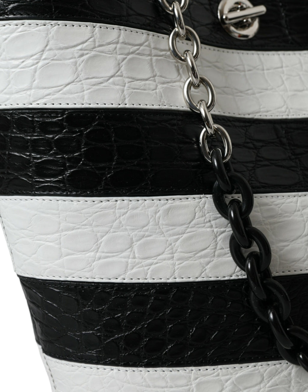 Balenciaga Schwarz-weiß gestreifte Exotenhaut Leder Maxi Bucket Tote Bag