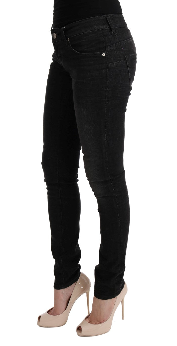 Acht Schwarze Denim-Baumwollhosen Slim Fit Jeans