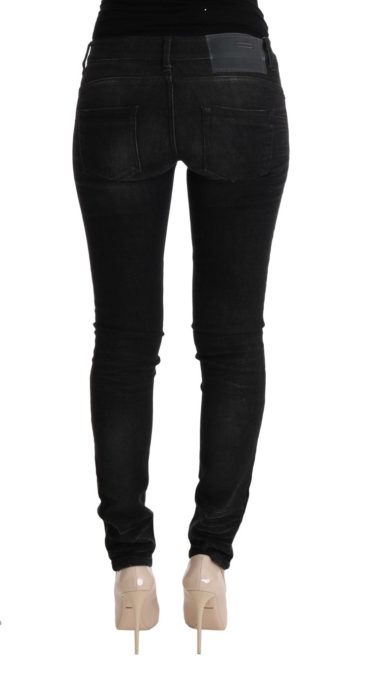 Acht Schwarze Denim-Baumwollhosen Slim Fit Jeans
