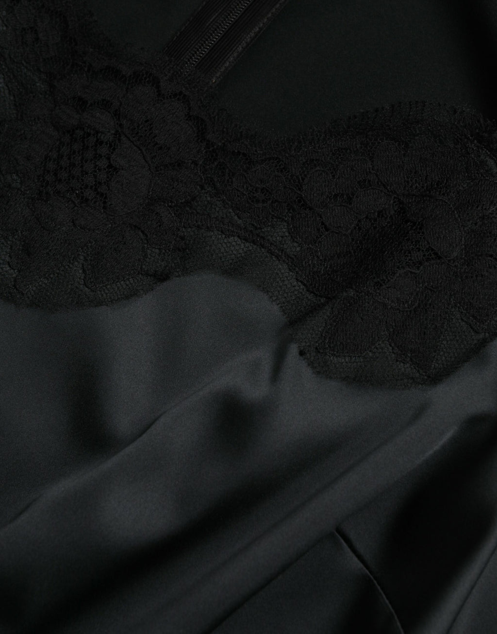 Dolce & Gabbana Schwarzes Polyester-Scheidenkleid mit Spitzenbesatz, Midi-Länge