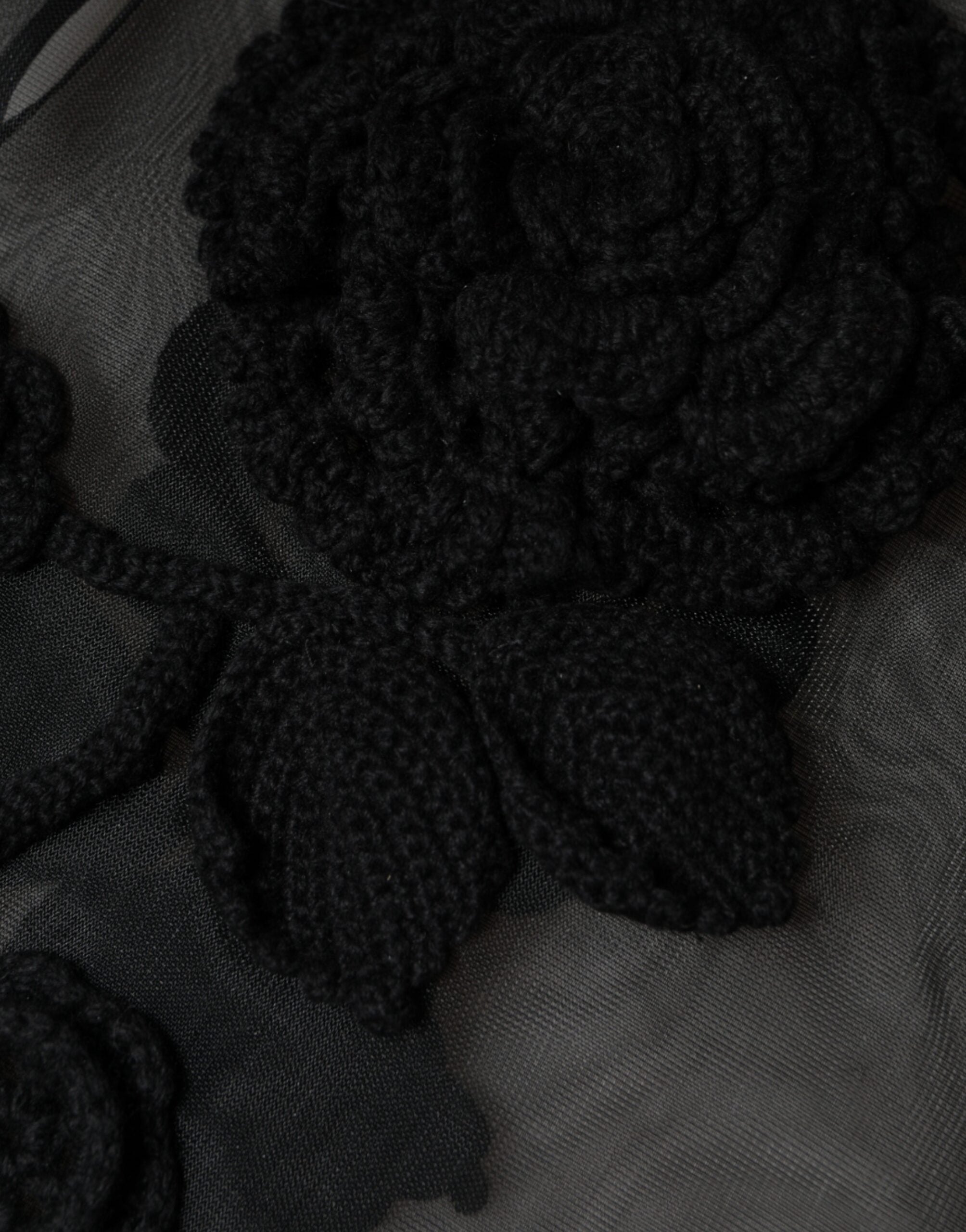 Dolce & Gabbana Schwarze Bluse aus transparentem Nylon-Netz mit Blumenmuster