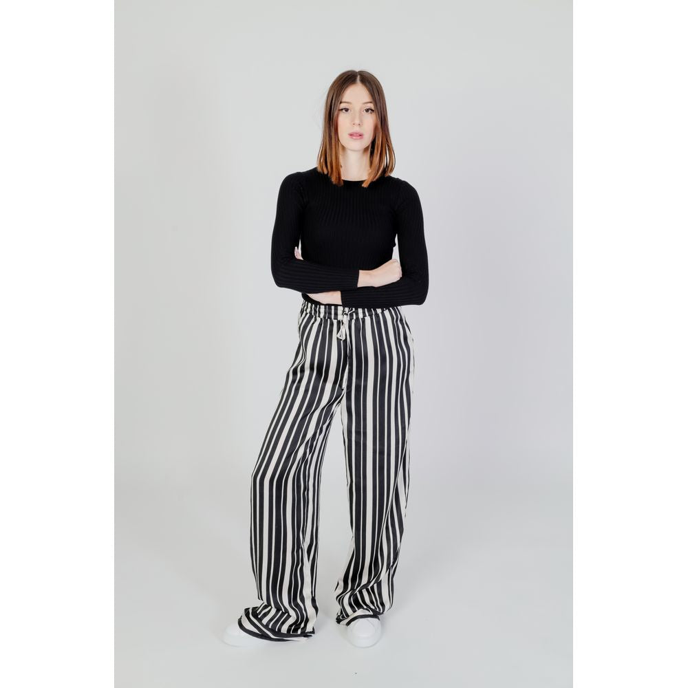 Only Schwarzer Viskose-Sweater