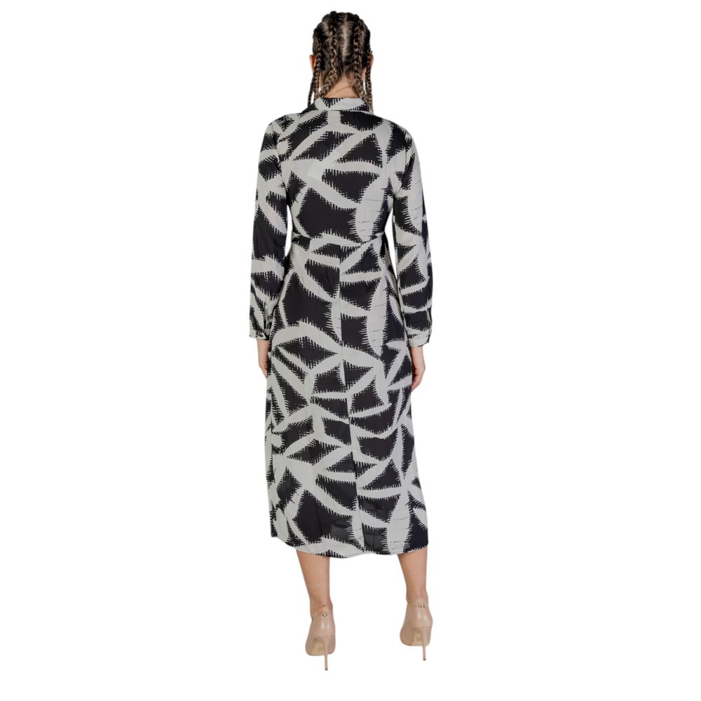 Jacqueline De Yong Langes, schwarzes Kleid aus recyceltem Polyester