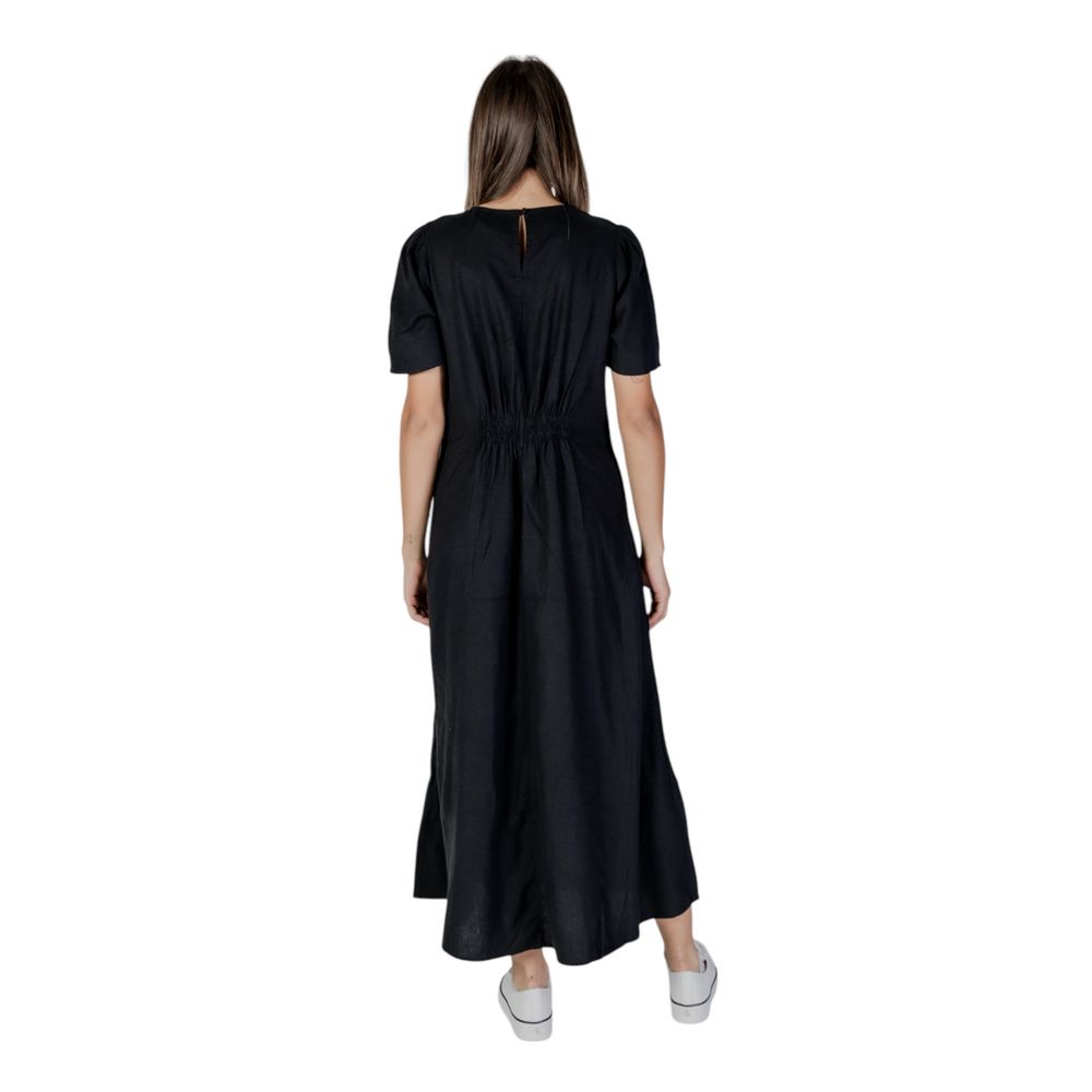 B.Young Schwarzes Leinen-Maxikleid
