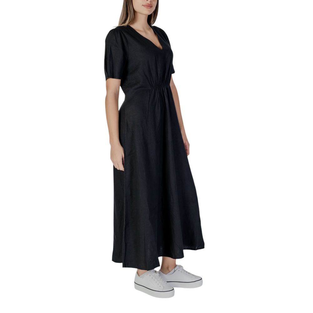 B.Young Schwarzes Leinen-Maxikleid