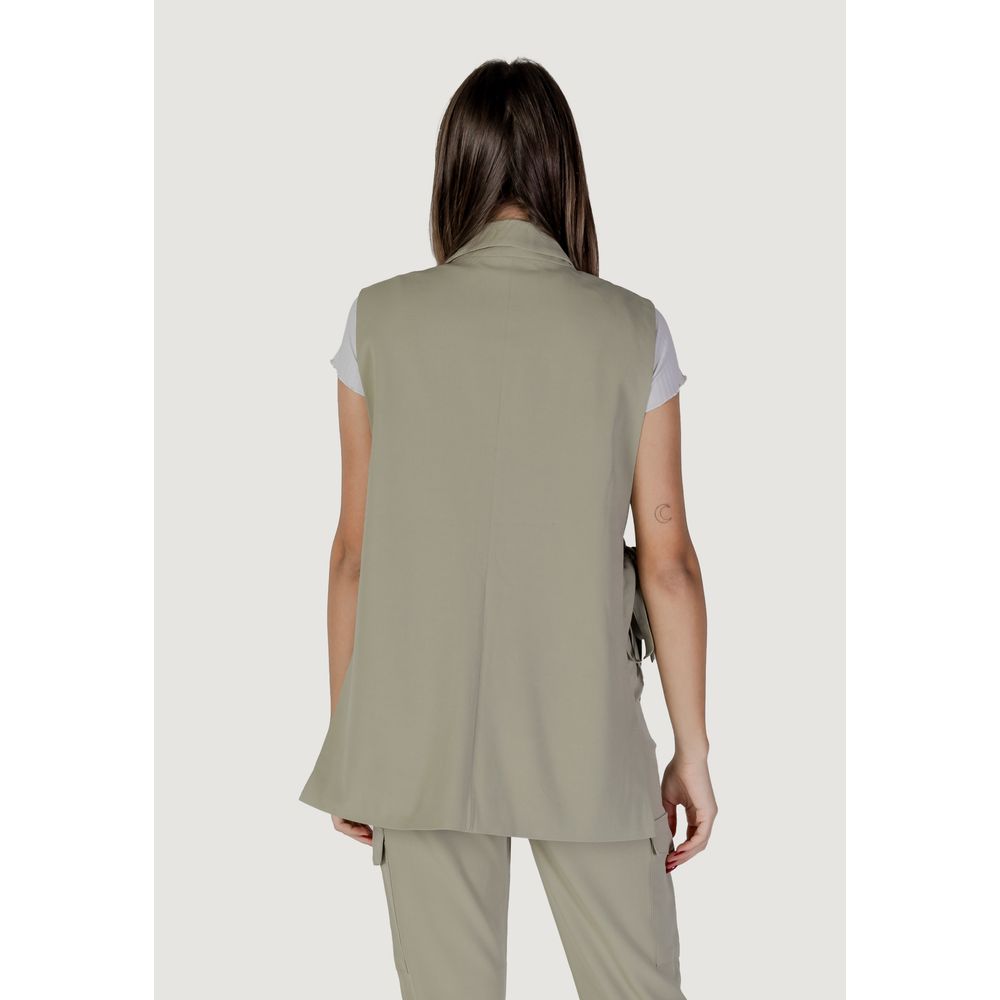 B.Young Grüne Polyesterweste