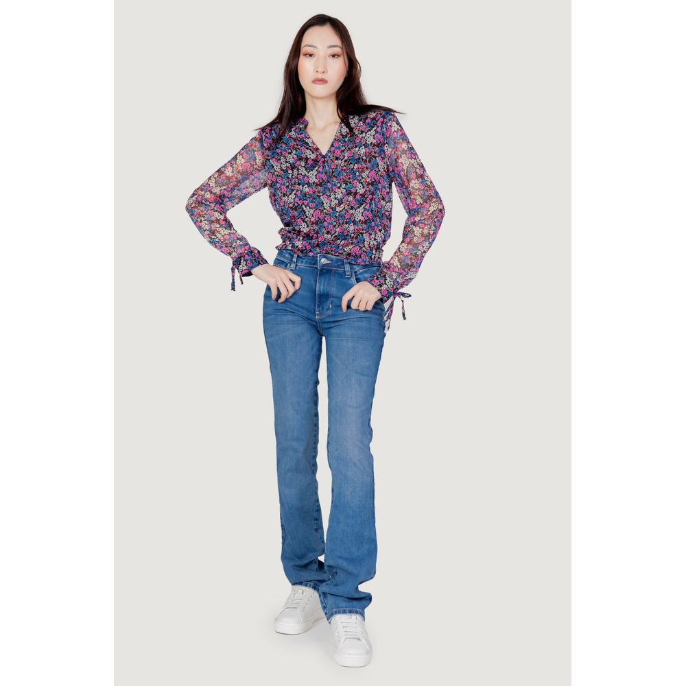 Guess Hellblaue Mom-Jeans aus Bio-Baumwolle