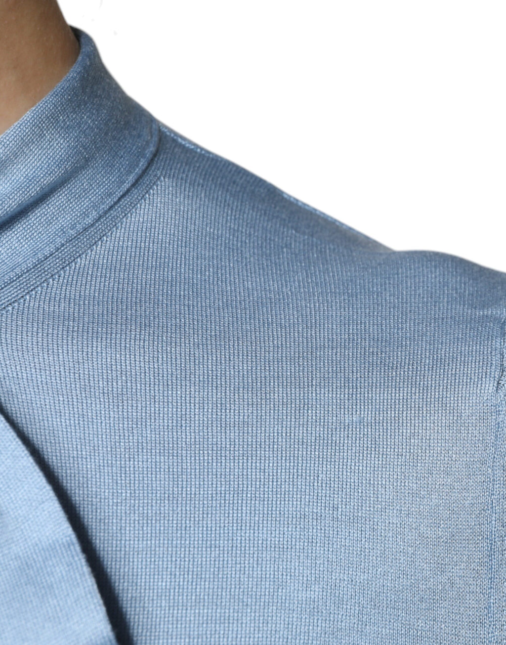 Dolce & Gabbana Blauer Seidenstrickpullover mit Ascot-Kragen