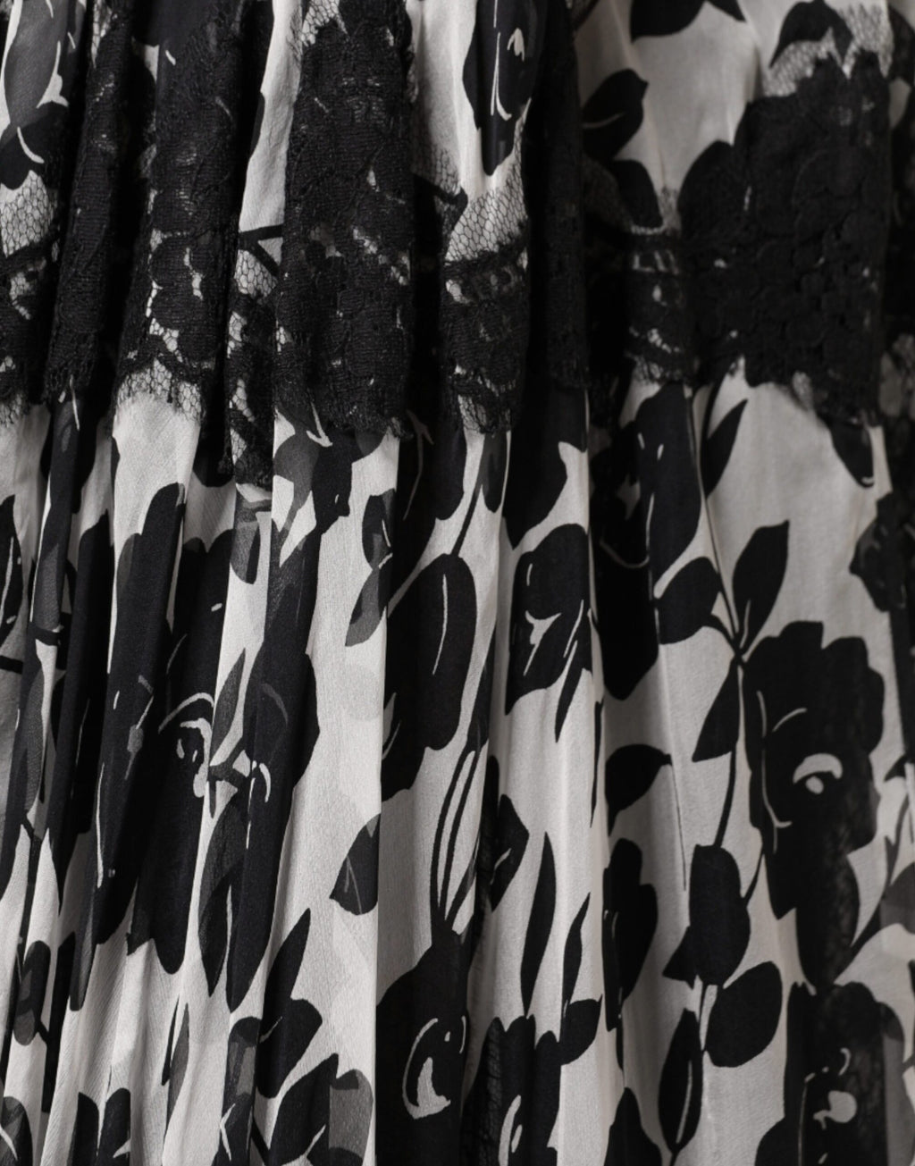 Dolce & Gabbana Schwarzes Maxikleid aus geblümter Seidenspitze Ricamo Ball