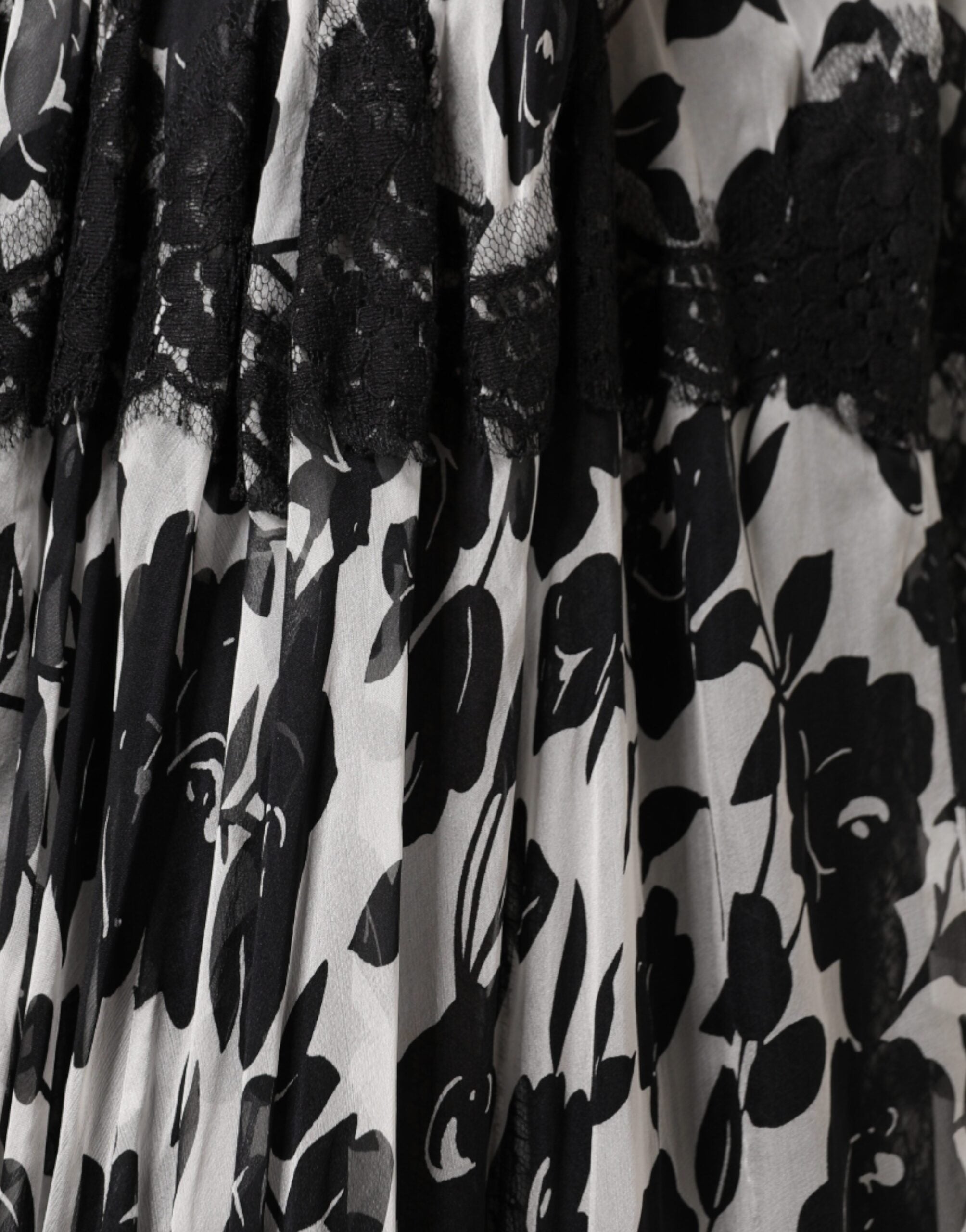 Dolce & Gabbana Schwarzes Maxikleid aus geblümter Seidenspitze Ricamo Ball