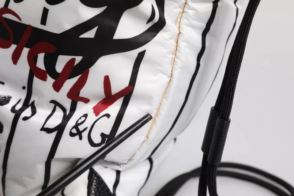 Dolce & Gabbana Schwarz-weiß gestreifte Polyester-Rucksacktasche mit Kordelzug