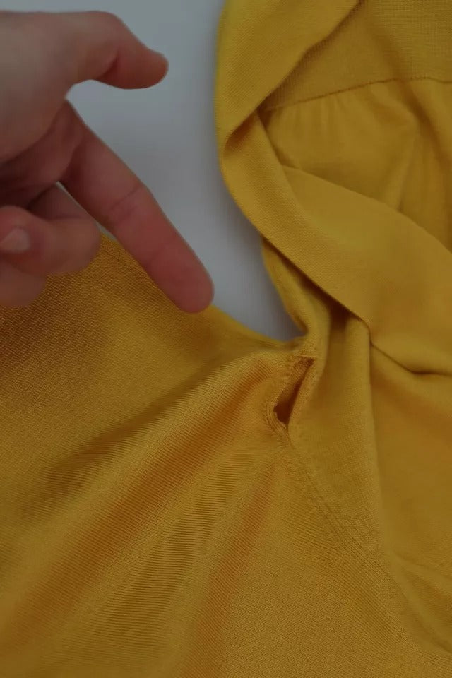 Dolce & Gabbana Gelbes Seidenstrickpullover-Top mit Ascot-Kragen