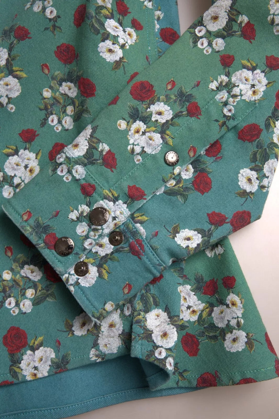 Dolce & Gabbana Blaues Jeanshemd aus Baumwolle mit Blumenmuster und Knopfleiste