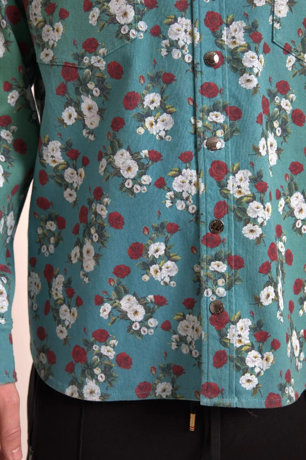 Dolce & Gabbana Blaues Jeanshemd aus Baumwolle mit Blumenmuster und Knopfleiste