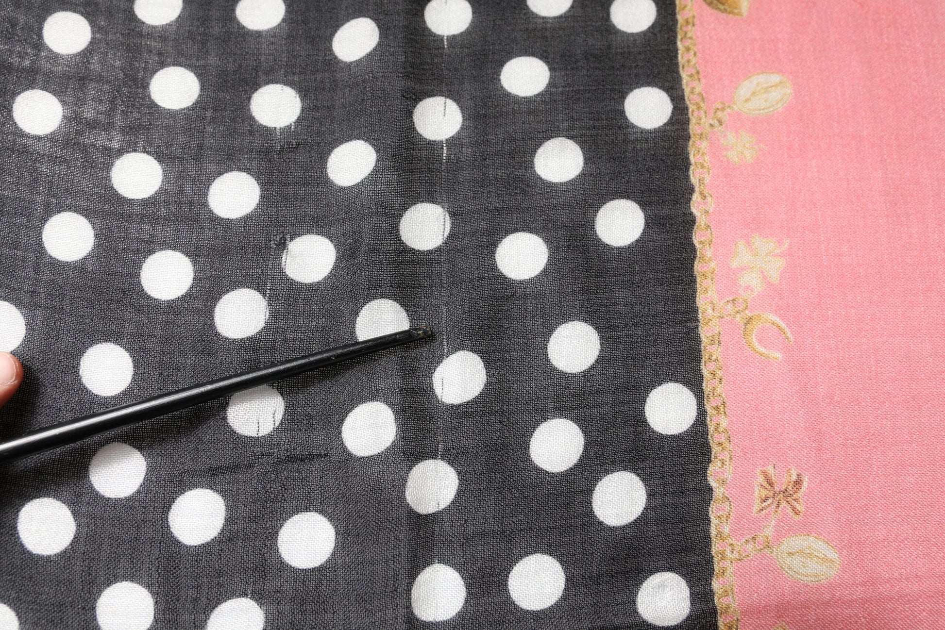 Dolce & Gabbana Schwarzer weißer Polka Dots Fransen Wickelschal