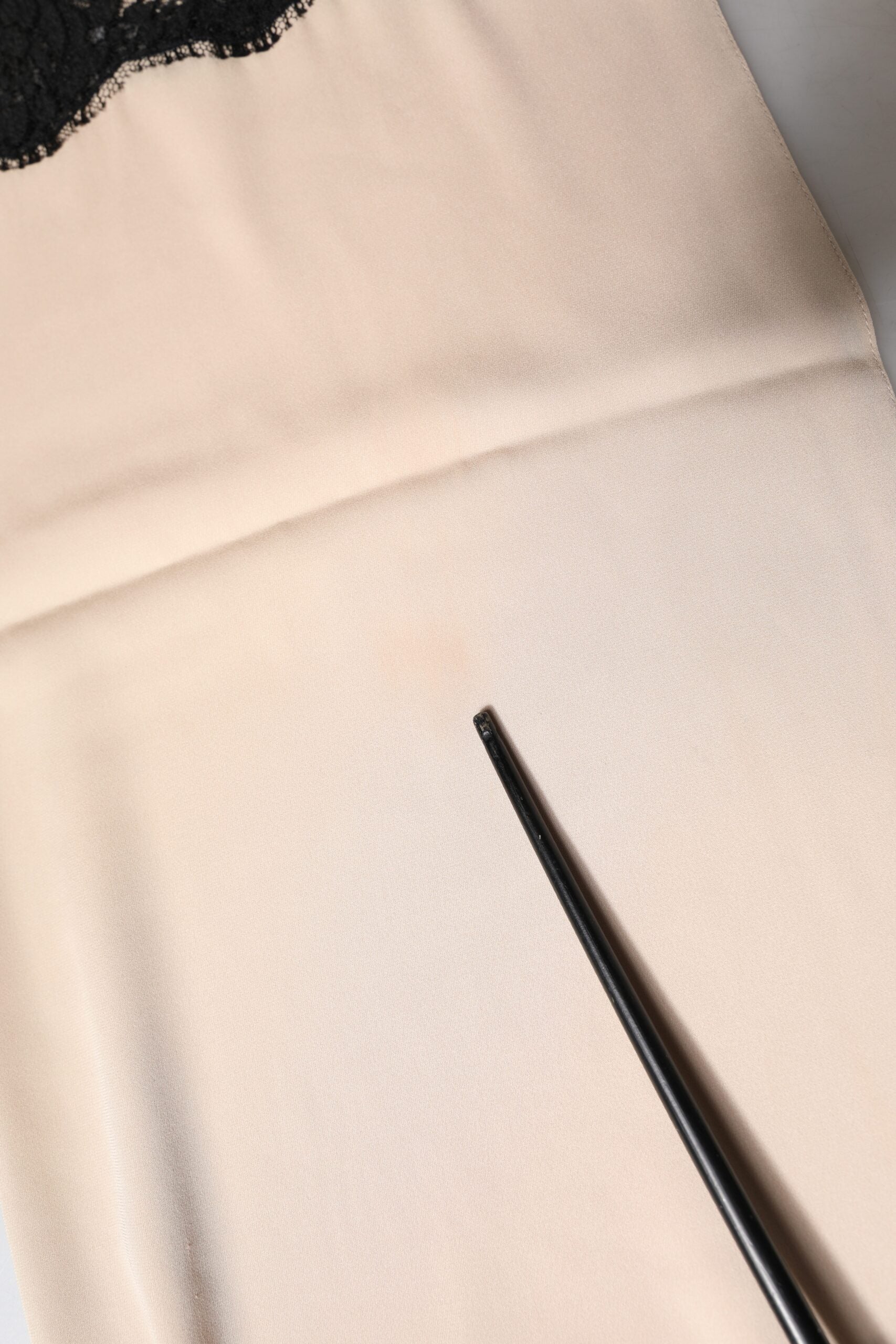 Dolce & Gabbana Beige Floraler Spitzenbesatz Seidenhalstuch