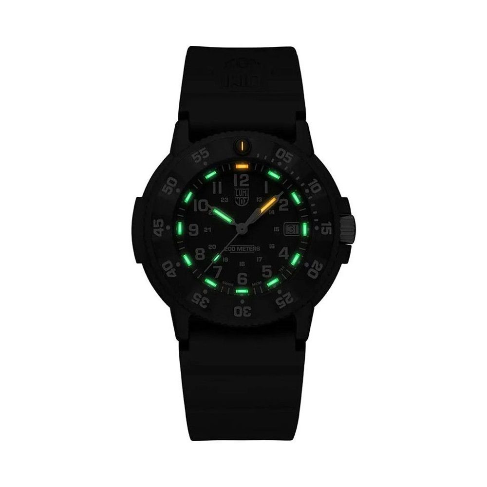 Luminox Schwarze Sportuhr aus Gummi