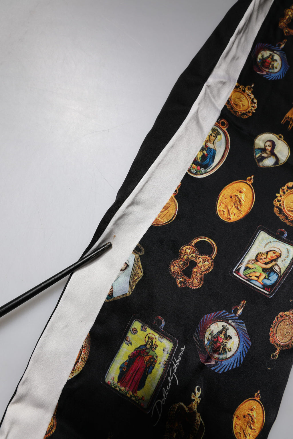 Dolce & Gabbana Schwarzer religiöser Druck Seide Männer Jogger Hose