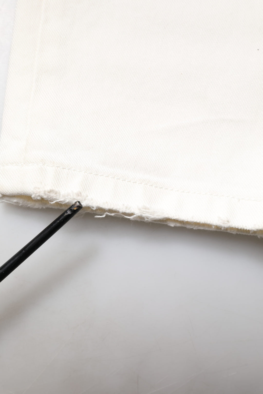 Dolce & Gabbana Weiße zerfledderte Graffiti-Skinny-Denim-Jeans