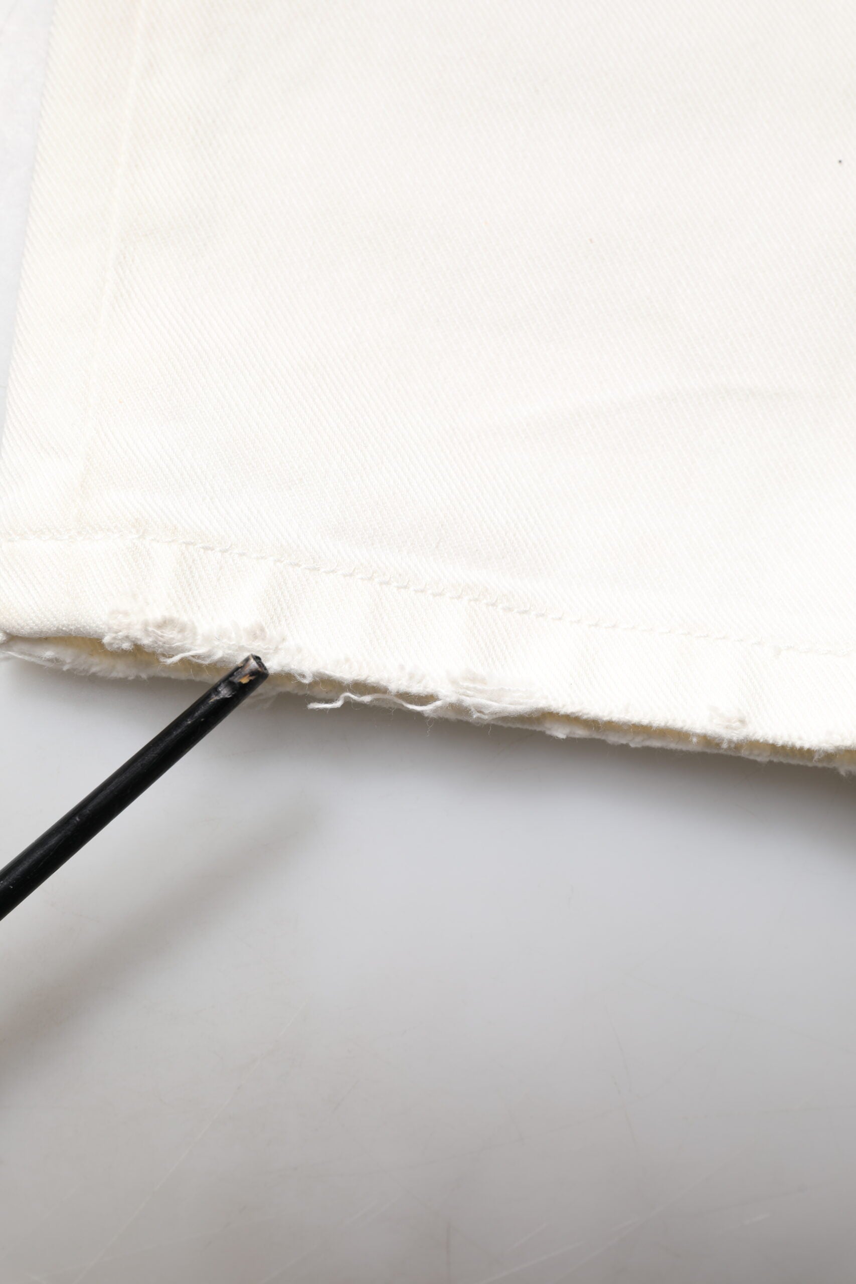 Dolce & Gabbana Weiße zerfledderte Graffiti-Skinny-Denim-Jeans