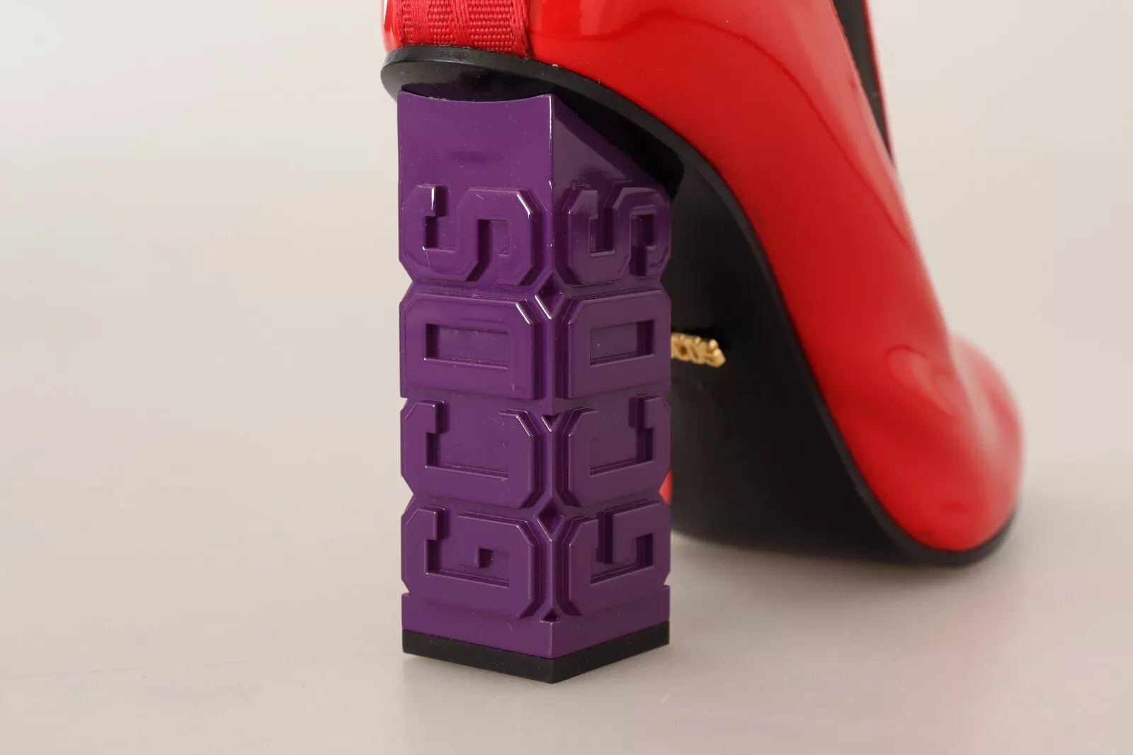 GCDS Rotes Leder Schwarzer Stoff Logo Absatz Stiefelette Schuhe