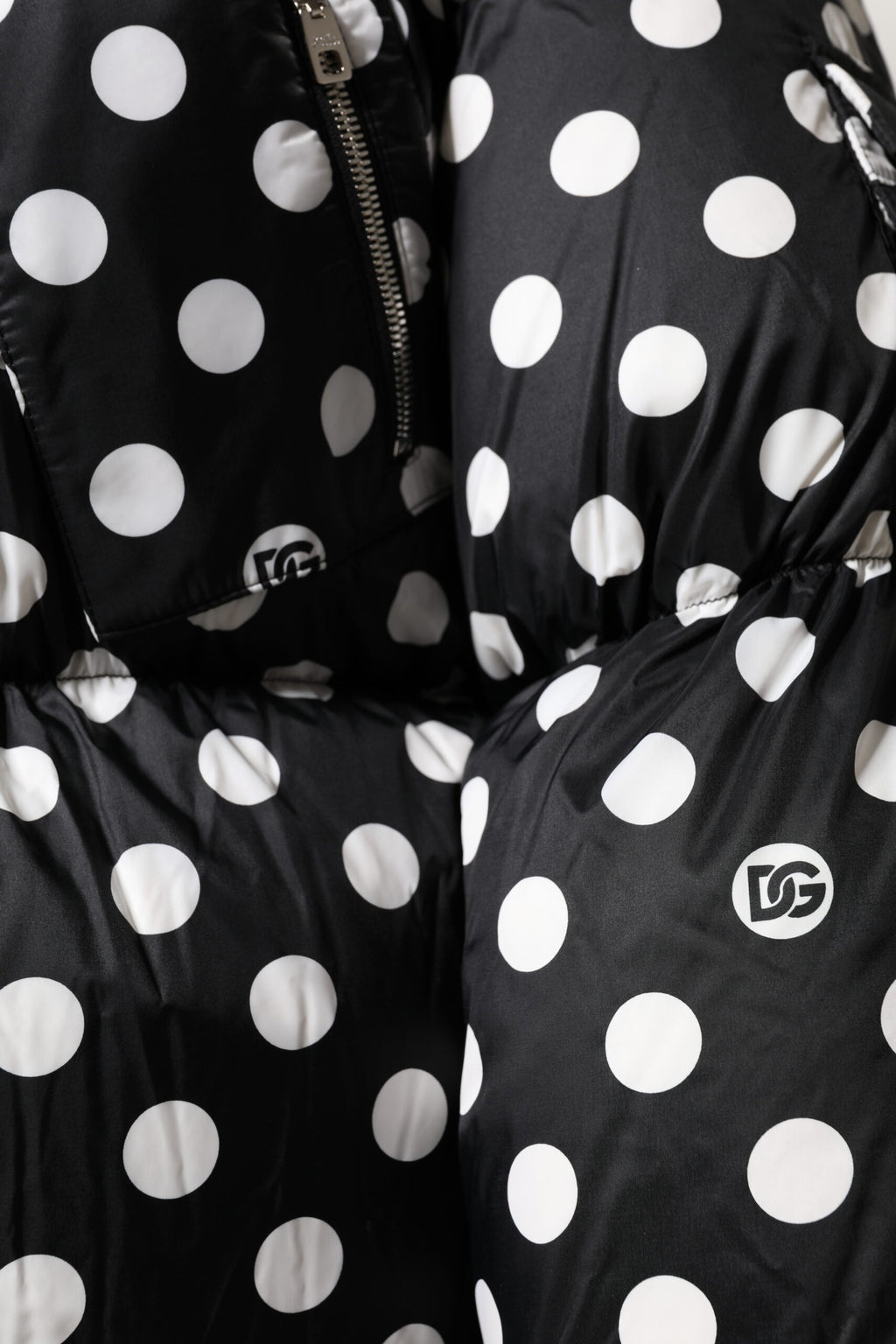 Dolce & Gabbana Schwarz-weiß gepunktete Pufferjacke mit durchgehendem Reißverschluss
