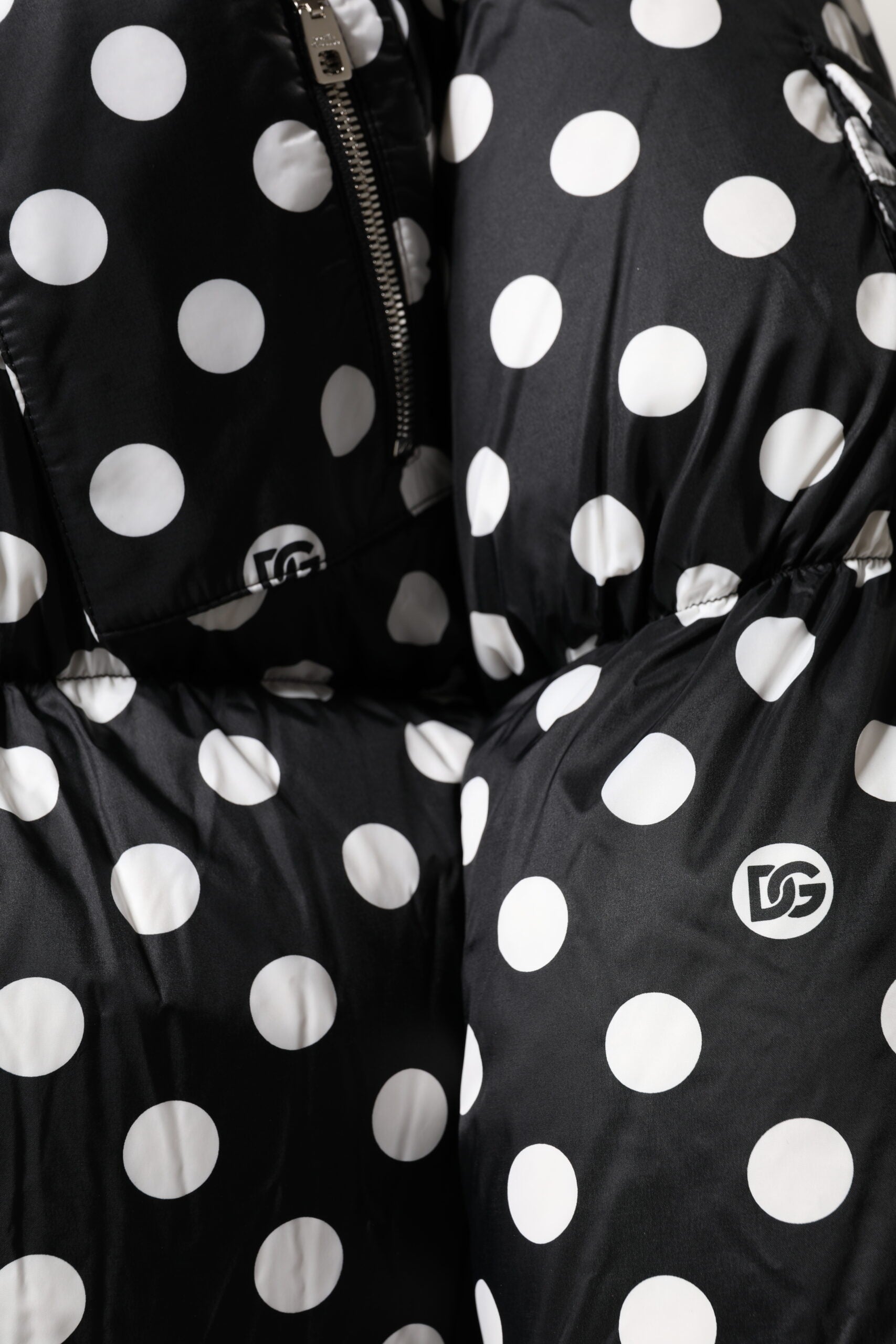 Dolce & Gabbana Schwarz-weiß gepunktete Pufferjacke mit durchgehendem Reißverschluss