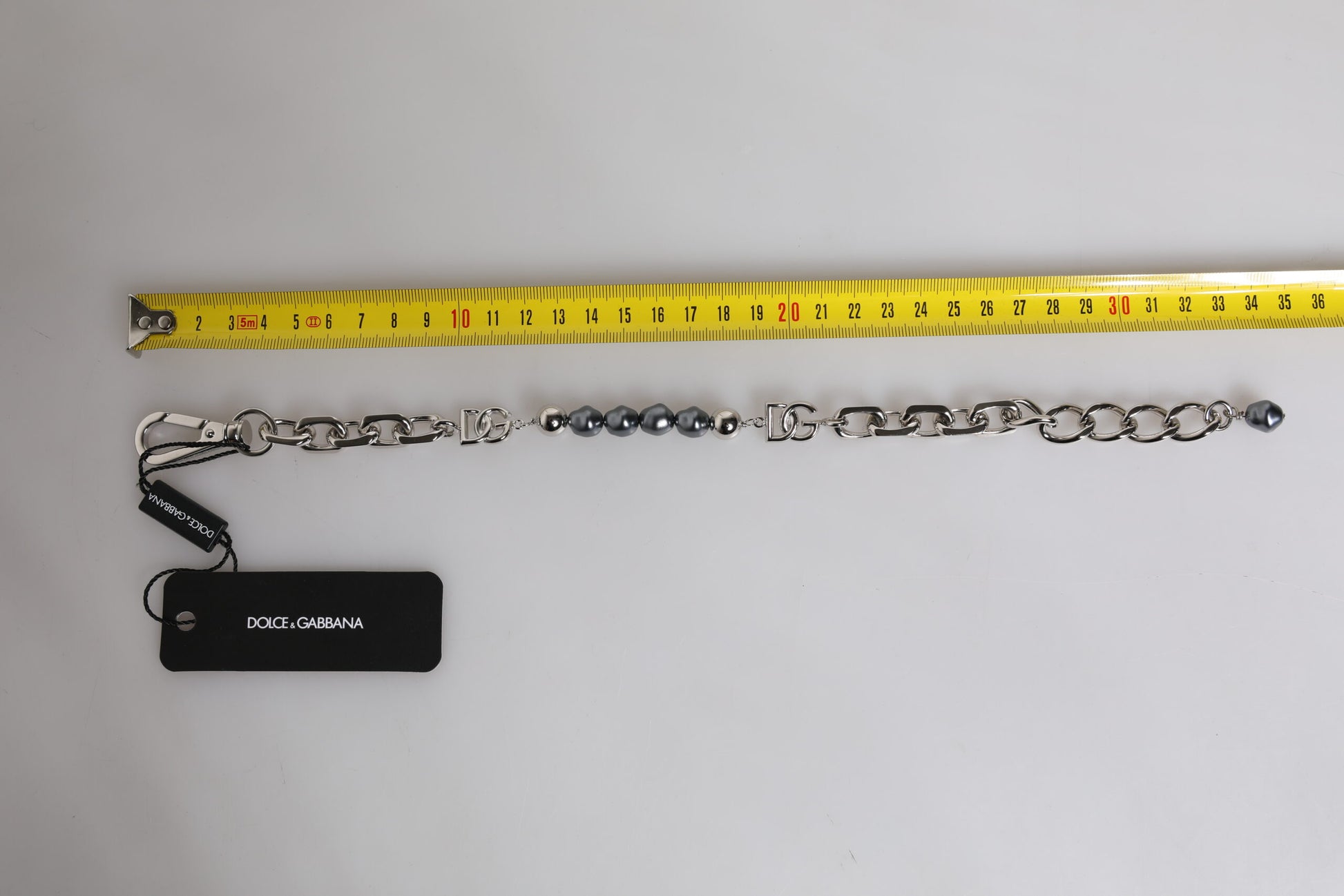 Dolce & Gabbana Silberfarbene Kette Karabinerverschluss Logo Graue Perlen Armband