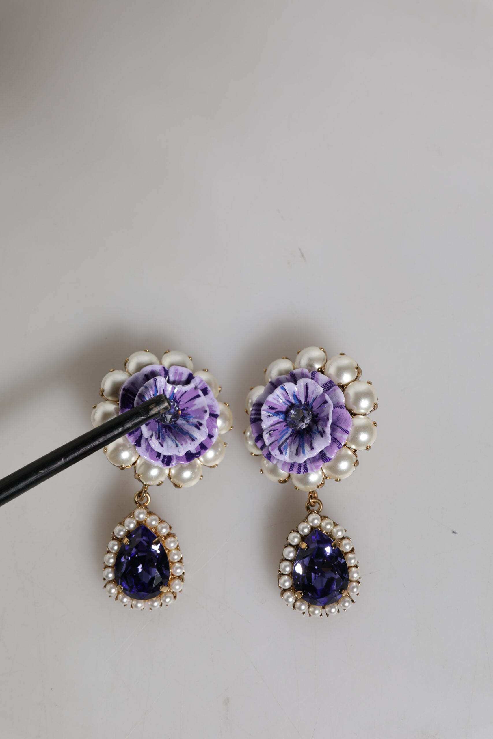 Dolce & Gabbana Lila Blume Perle Teardrop Kristalle Clip auf Ohrringe