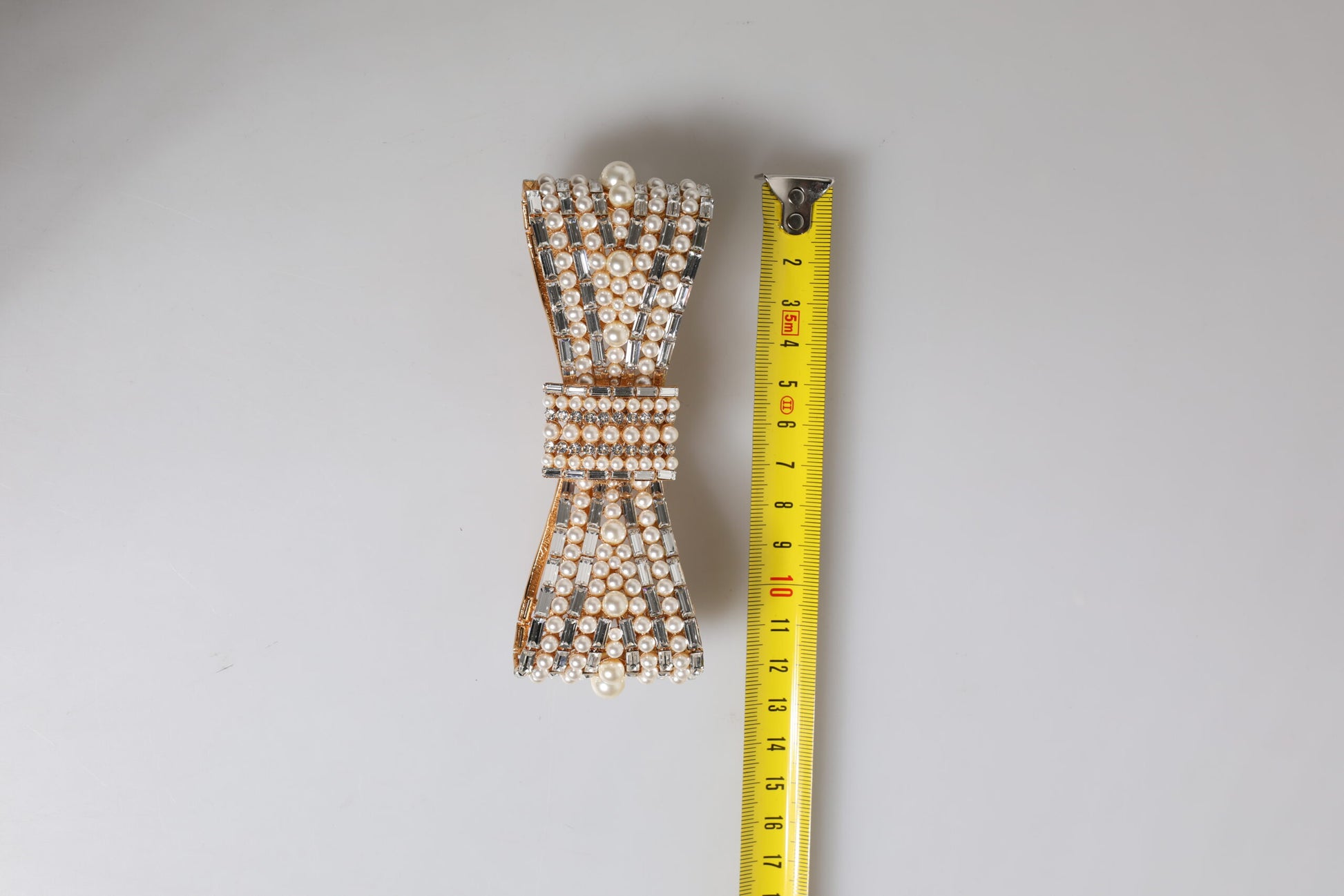 Dolce & Gabbana Gold-Ton Messing Bogen Kristall FauxPearl verschönert Brosche