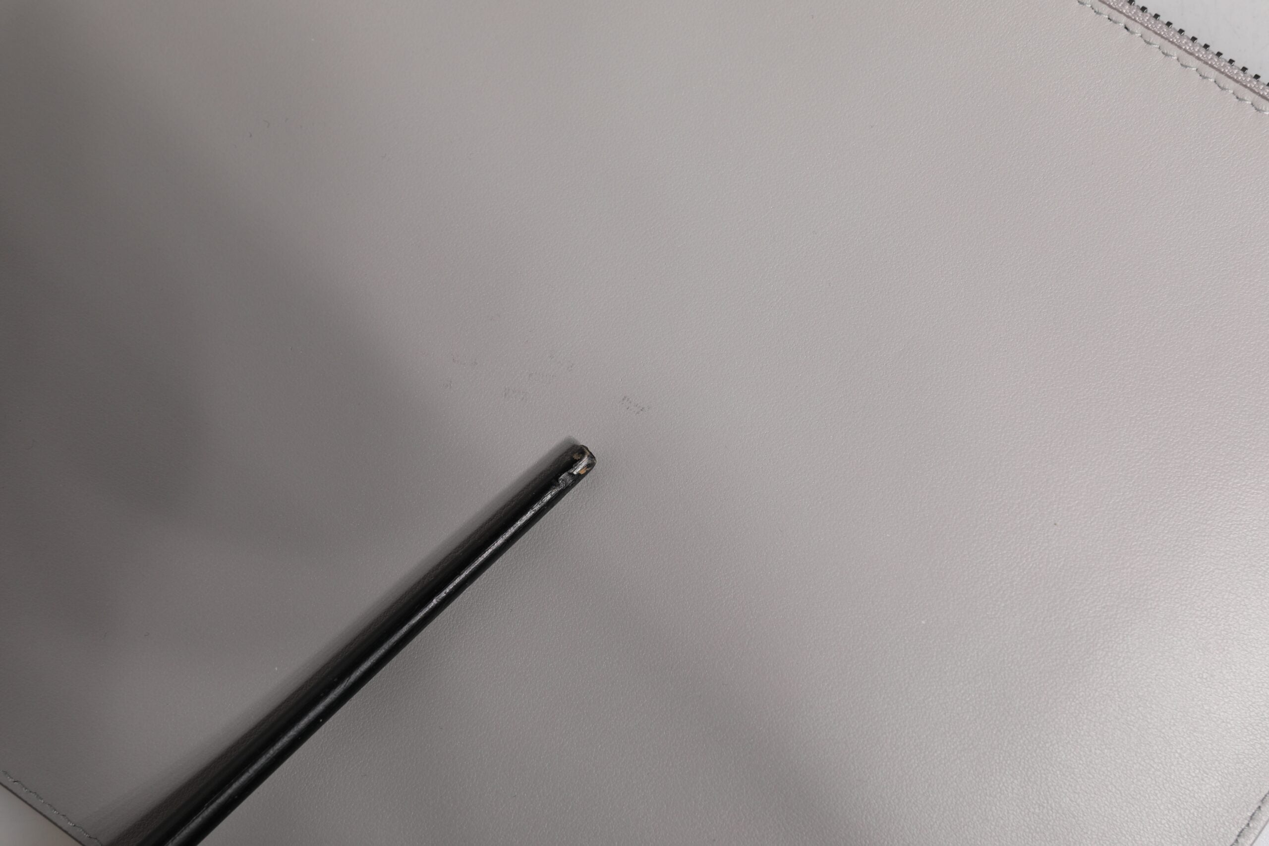 Dolce & Gabbana Graue Solid Leather DG Logo Herren Clutch Zip Pouch Tasche