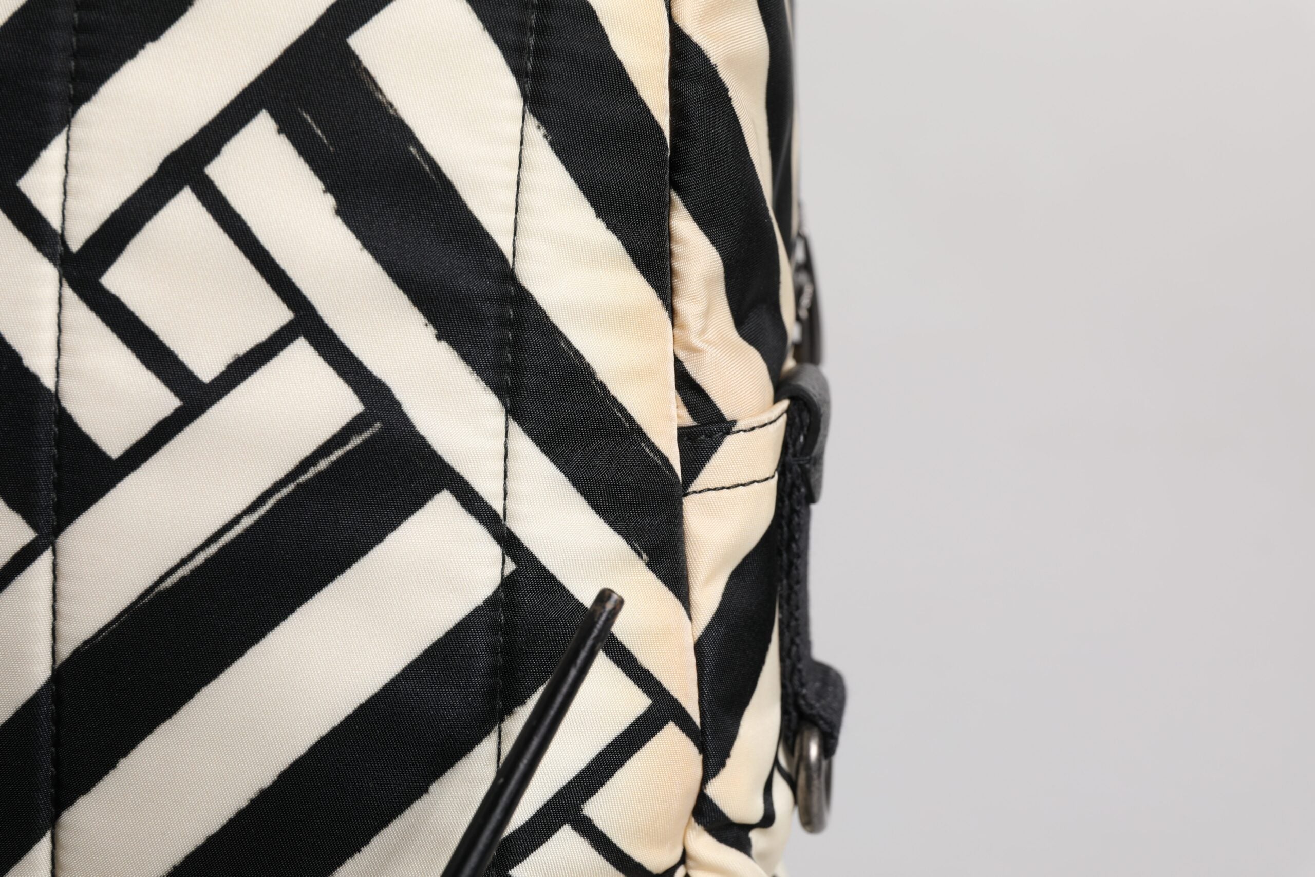 Dolce & Gabbana Schwarz Weiß Nylon Leder Travel Back Pack Tasche