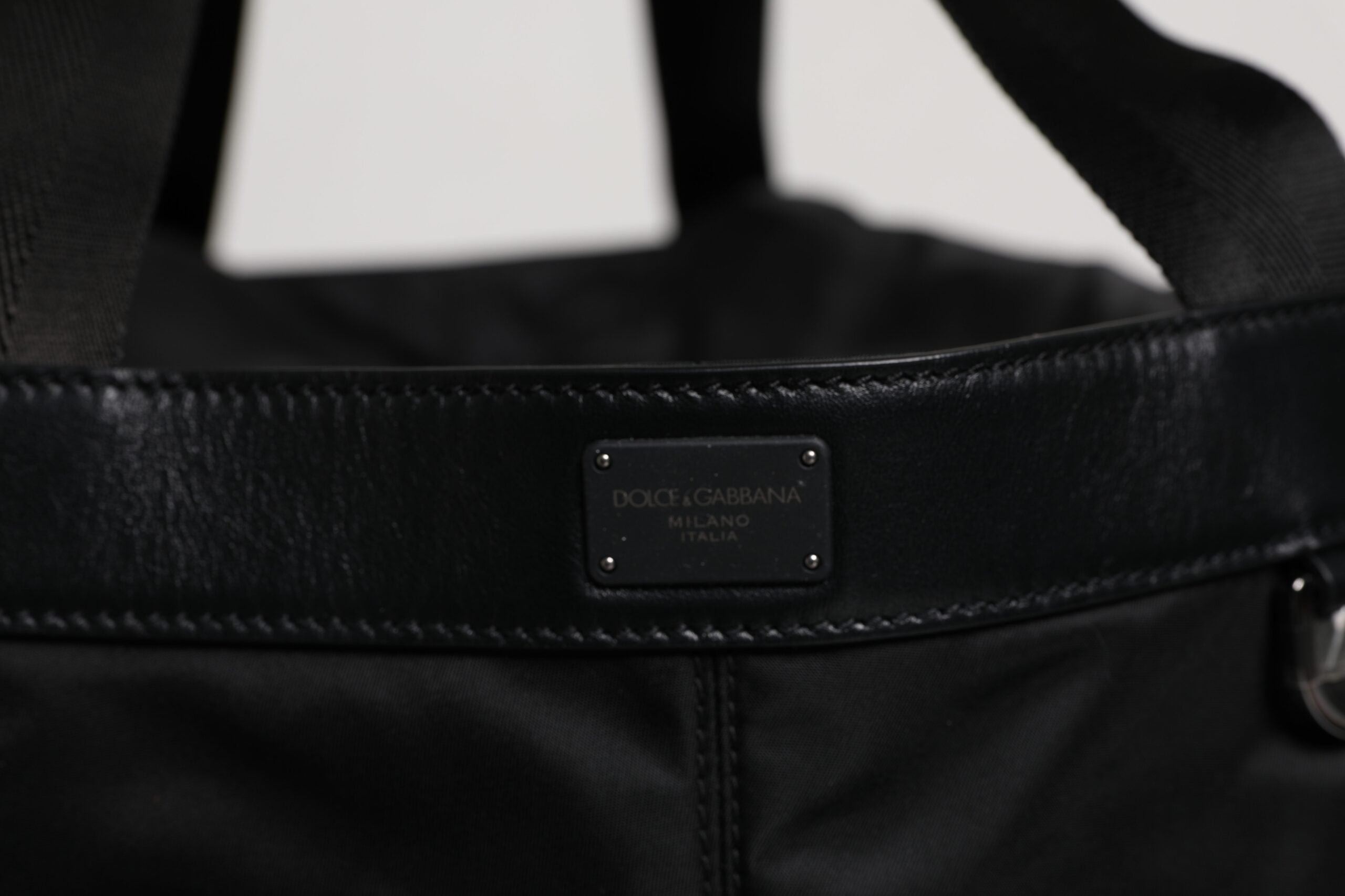 Dolce & Gabbana Schwarzes Nylon Weiß Iconic Logo Umhängetasche