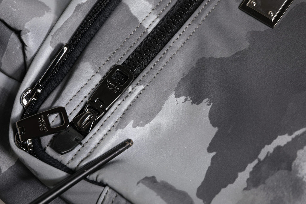 Dolce & Gabbana Schwarzer Camouflage-Schulterriemen Logo-Plakette Tasche