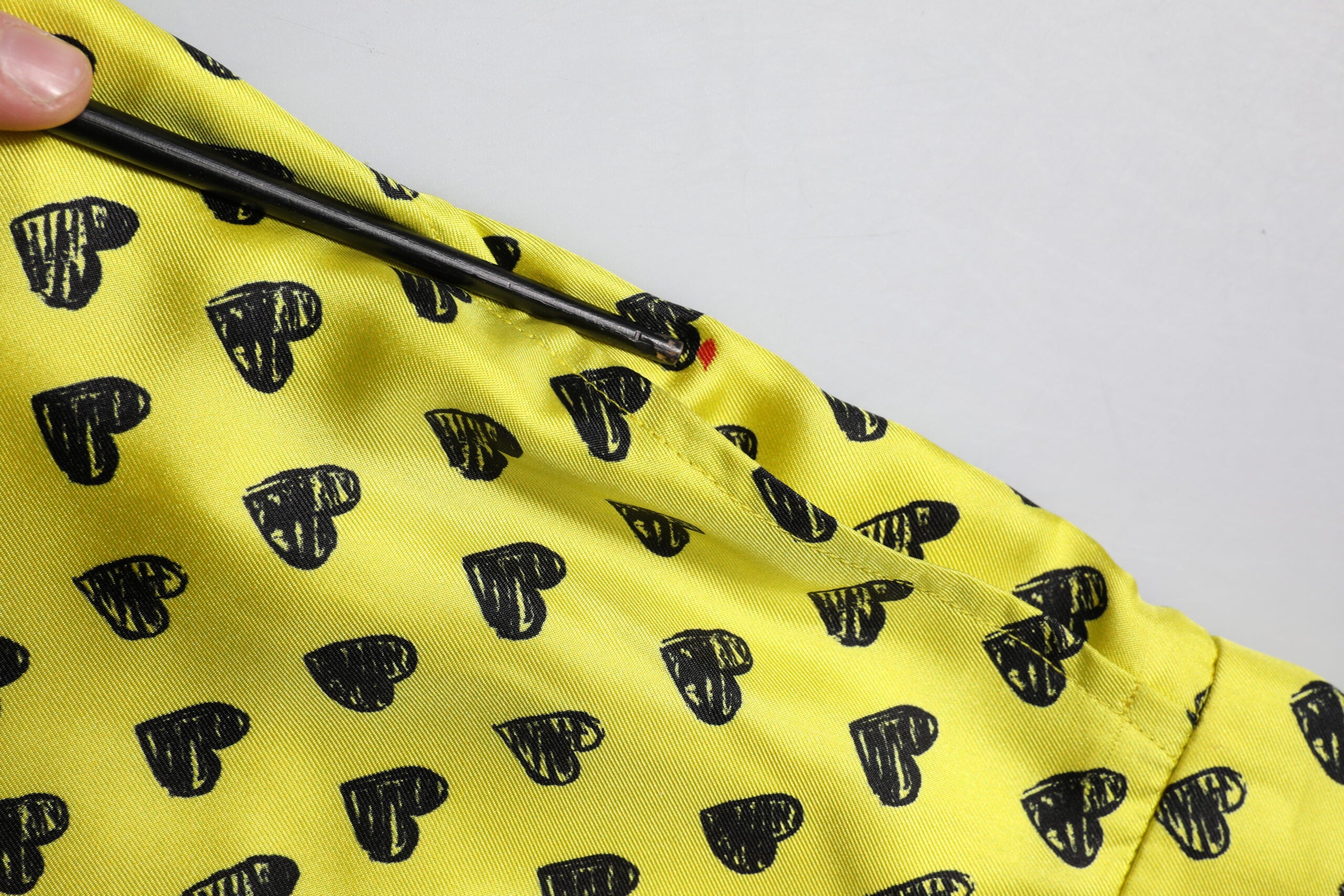 Dolce & Gabbana Grüne Bermudashorts mit Herz aus Seide