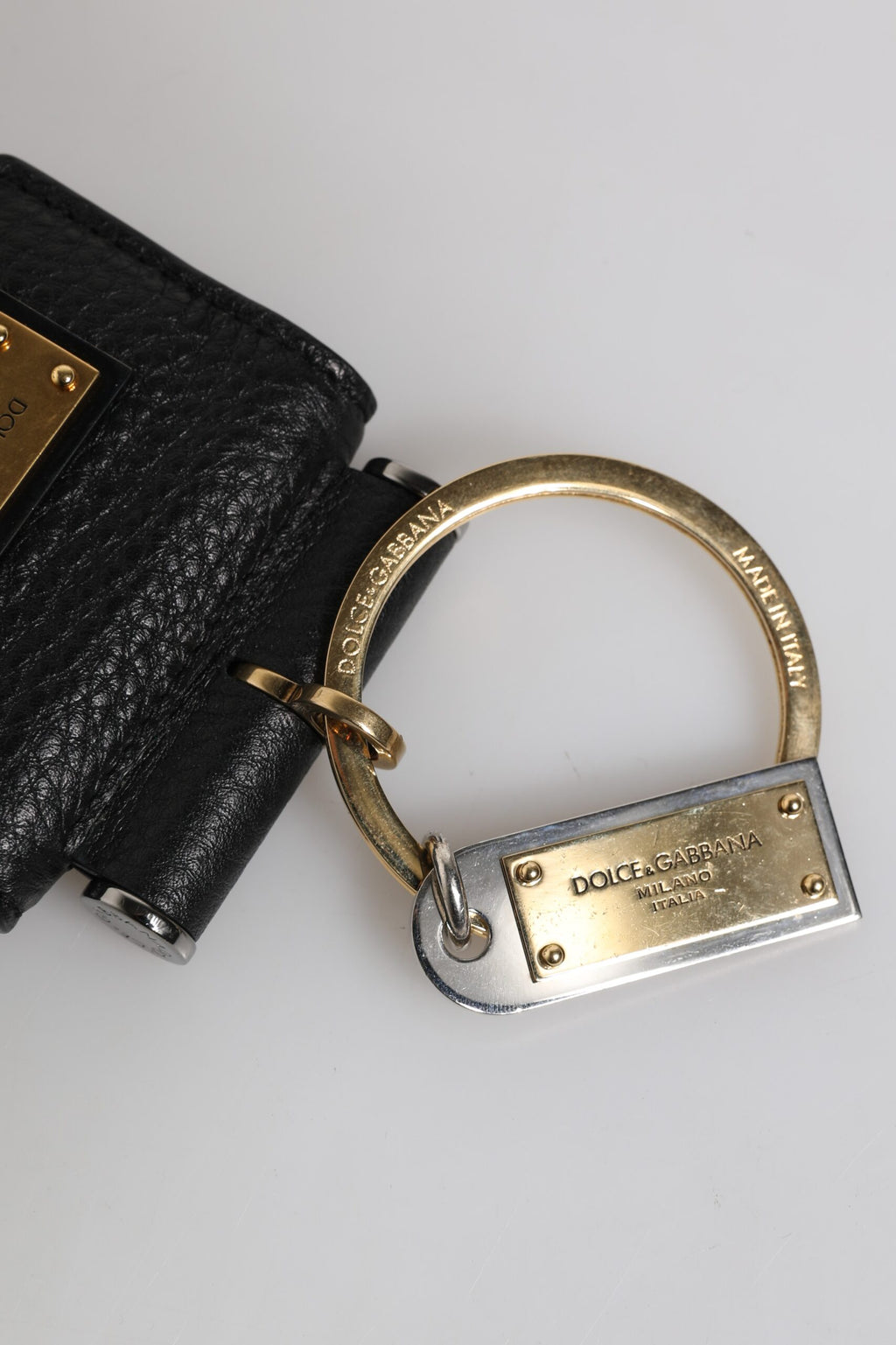 Dolce & Gabbana Schwarzer Lederriemen Gold Metall Logo Plaque Airpods Fall