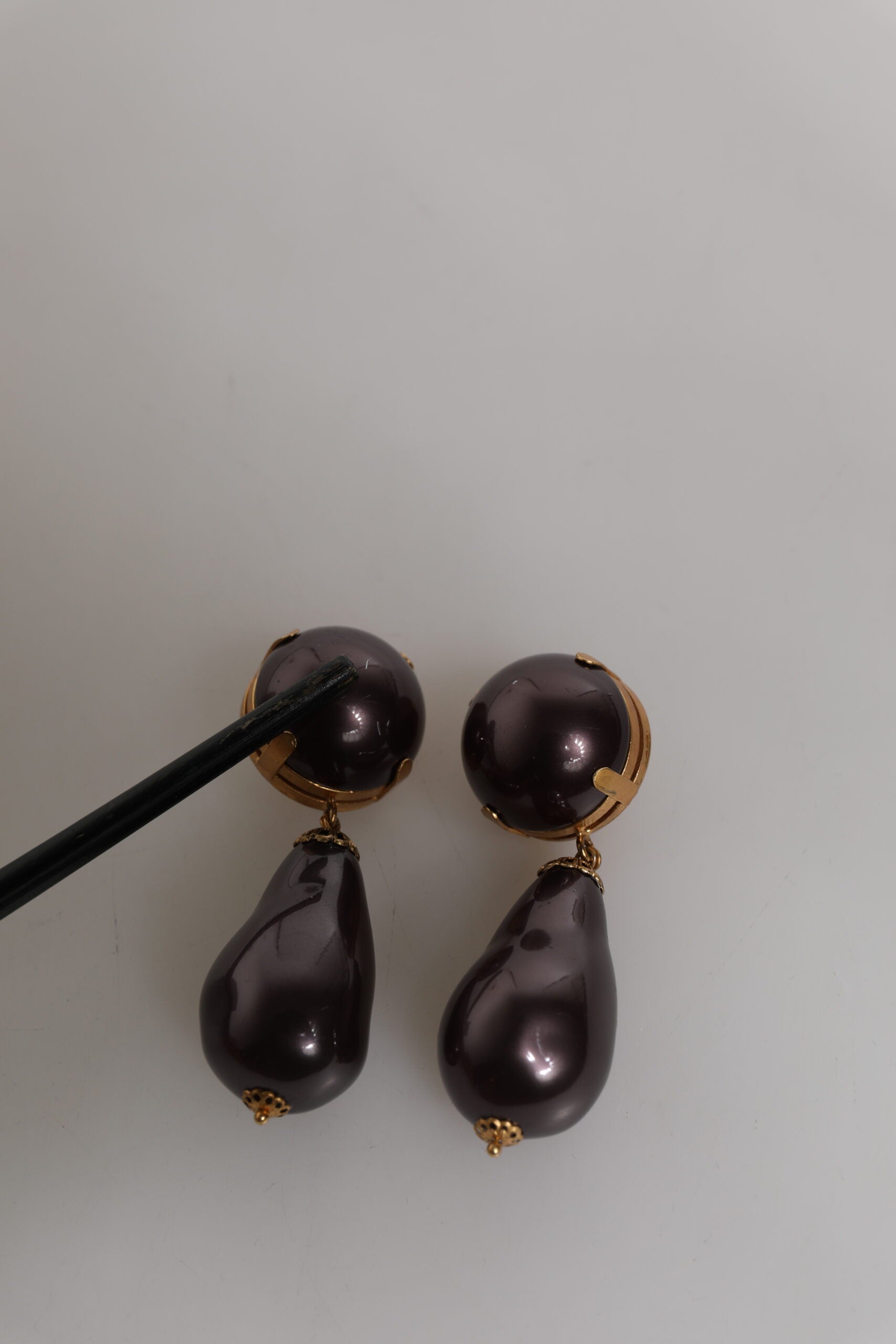 Dolce & Gabbana Gold Messing Schwarz Perle Clip On Dangling Schmuck Ohrringe