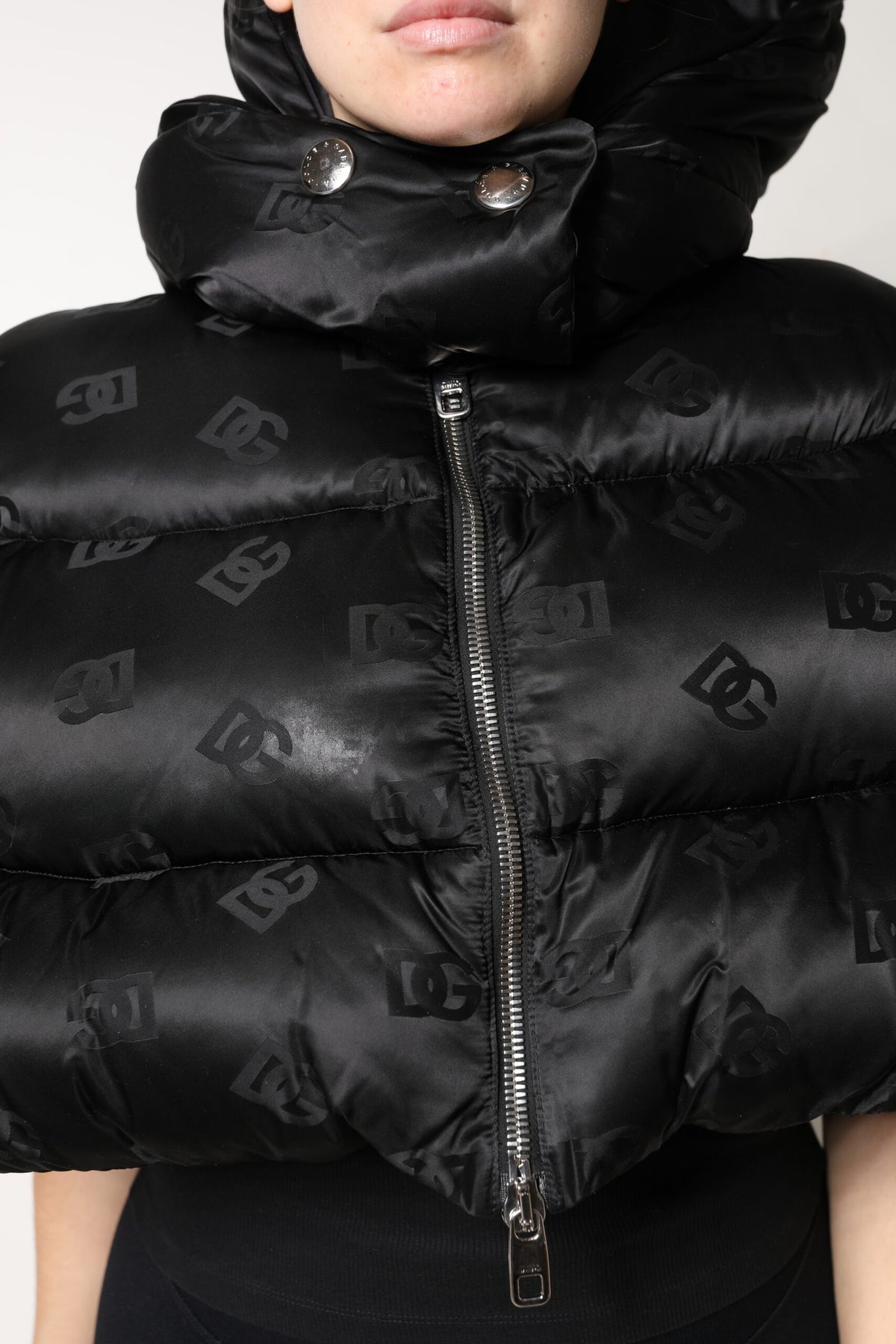 Dolce & Gabbana Zwarte Gevoerde Gewatteerde Hooded Cropped Jas Met Volledige Ritssluiting