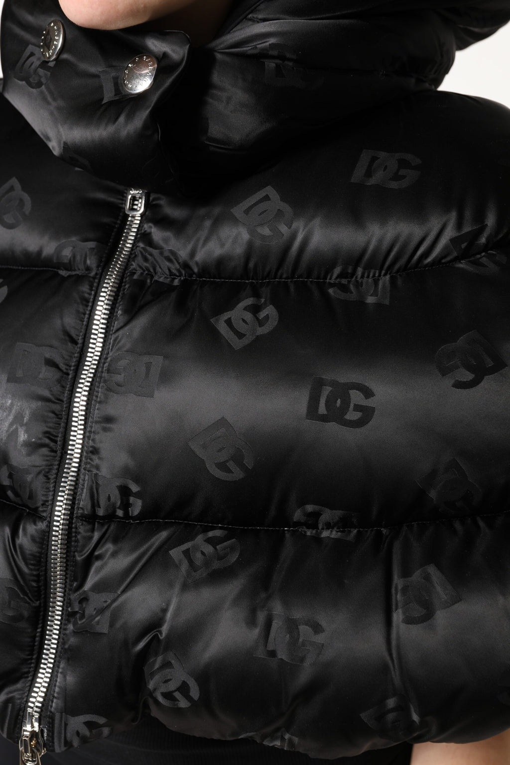 Dolce & Gabbana Zwarte Gevoerde Gewatteerde Hooded Cropped Jas Met Volledige Ritssluiting