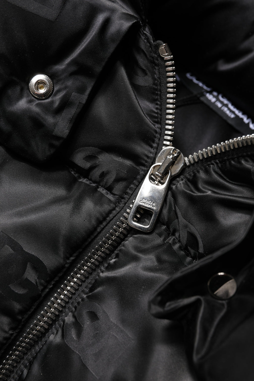 Dolce & Gabbana Zwarte Gevoerde Gewatteerde Hooded Cropped Jas Met Volledige Ritssluiting