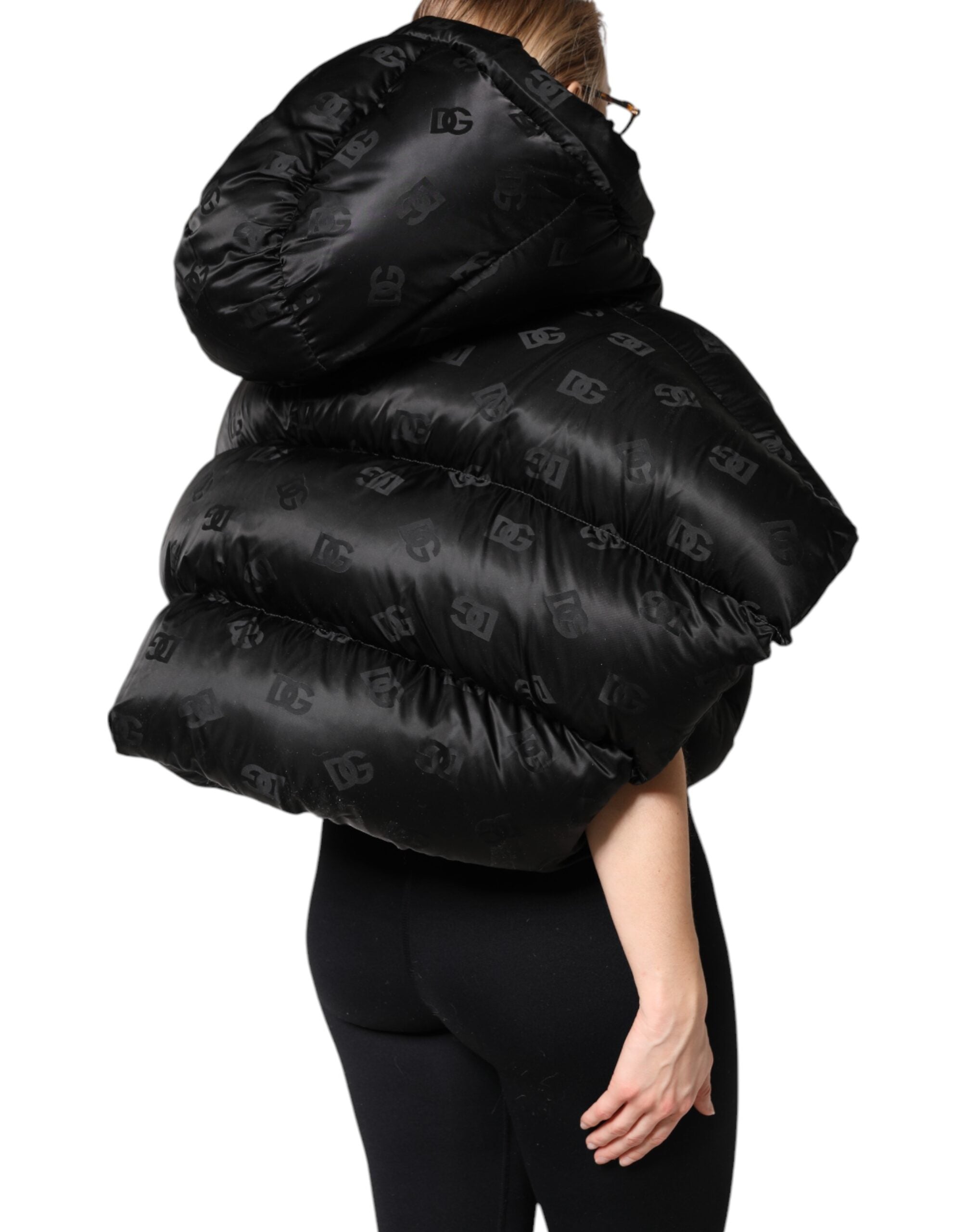 Dolce & Gabbana Schwarze gepolsterte Kapuzenjacke mit durchgehendem Reißverschluss und Cropped Jacket