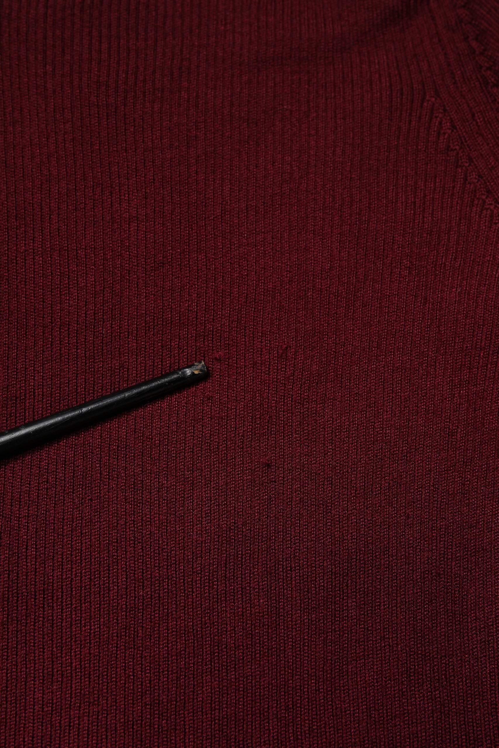 Dolce & Gabbana Burgunderfarbener Rollkragenpullover mit langen Ärmeln