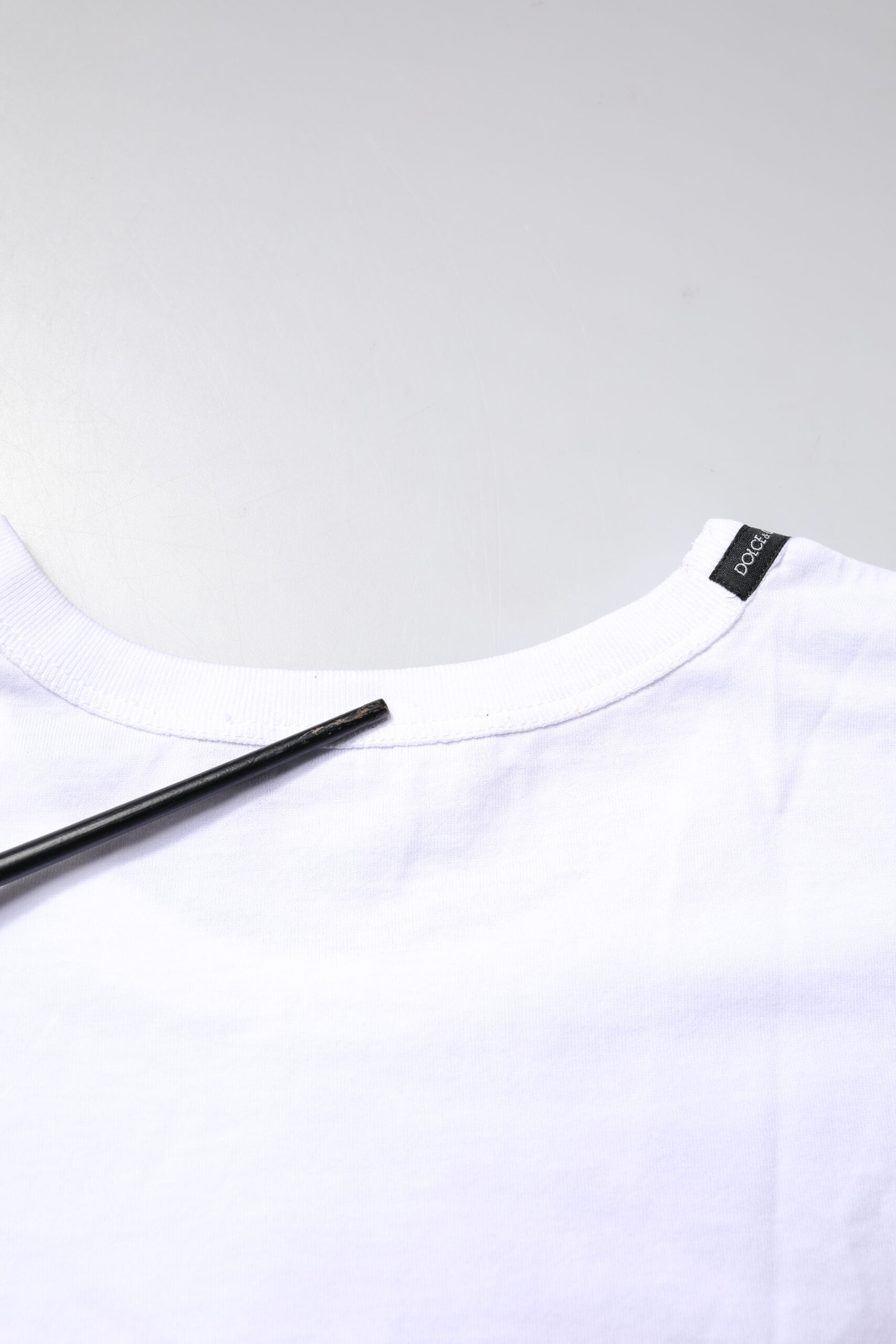 Dolce & Gabbana Weißes Baumwoll-T-Shirt mit Rundhalsausschnitt und Cropped Top