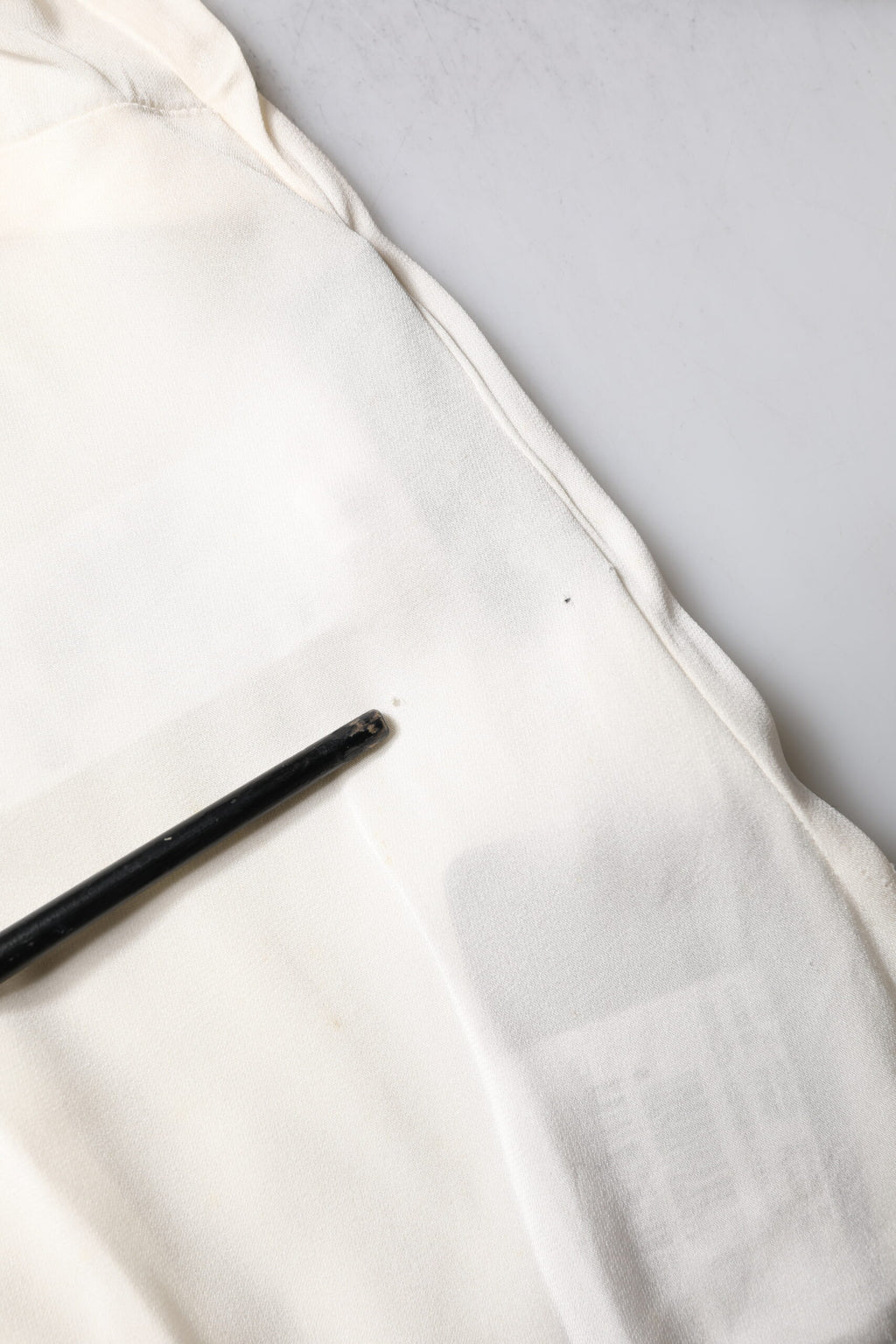 Dolce & Gabbana Cremefarbenes Blusentop mit floraler Spitze und langen Ärmeln