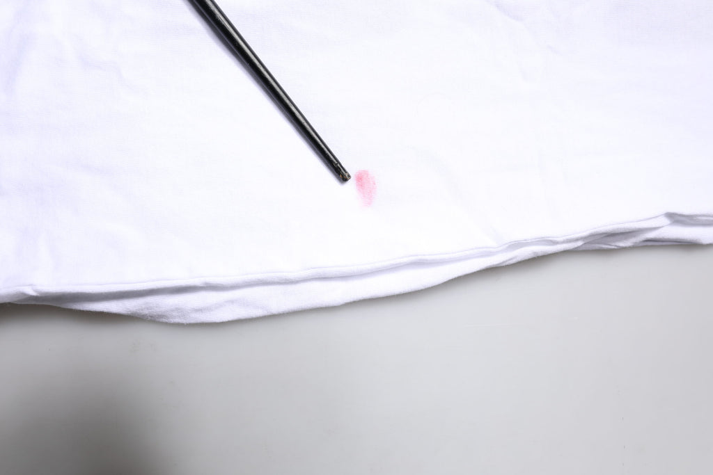 Dolce & Gabbana Weißes T-Shirt mit Ascot-Kragen aus Baumwoll-Seidenmischung