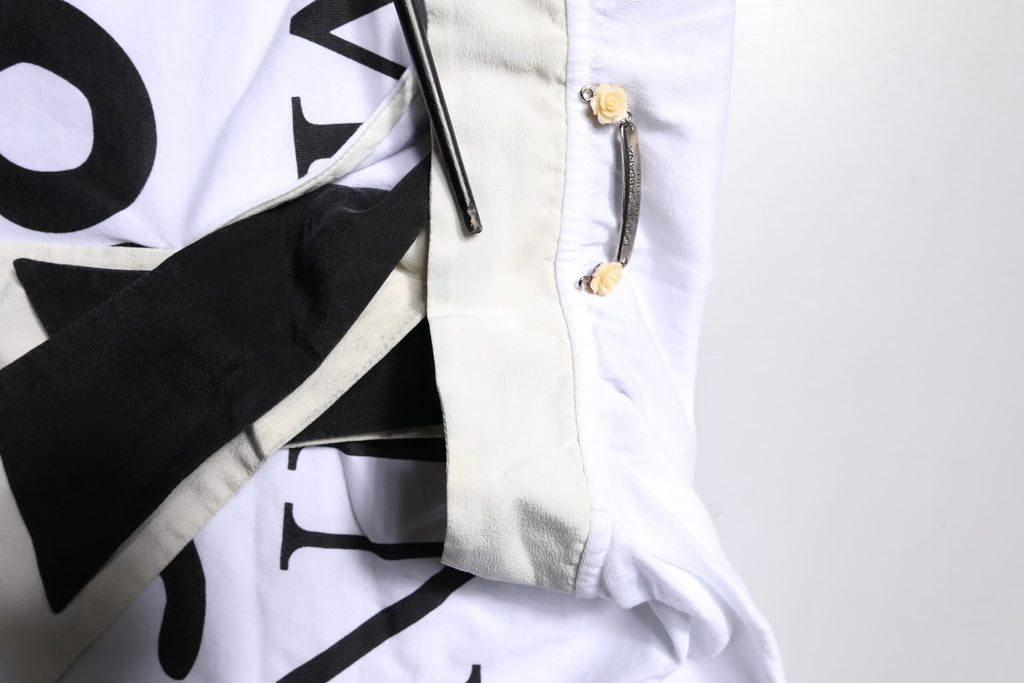 Dolce & Gabbana Weißes T-Shirt mit Ascot-Kragen aus Baumwoll-Seidenmischung