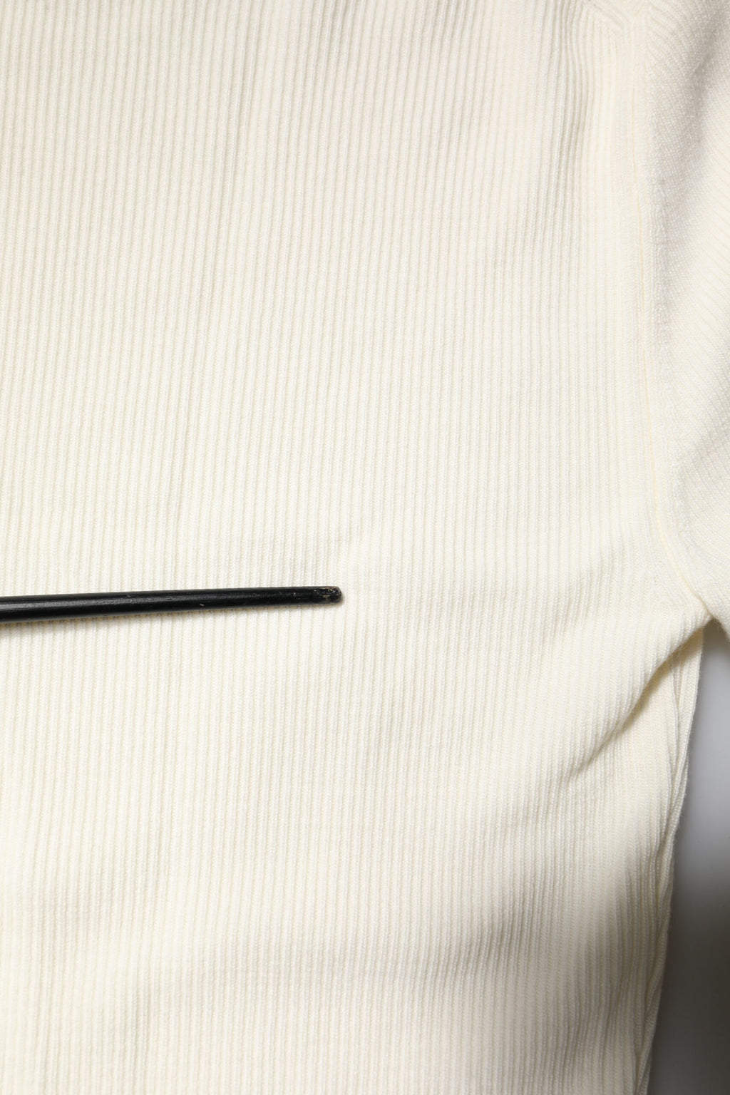 Dolce & Gabbana Cremefarbener Rollkragenpullover mit langen Ärmeln