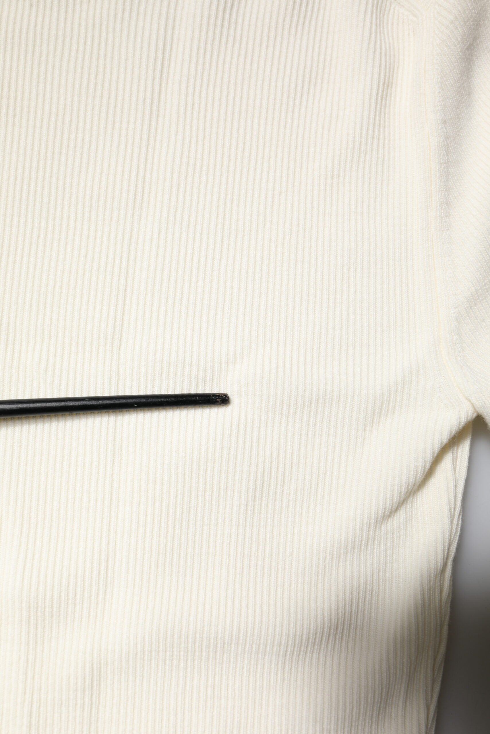 Dolce & Gabbana Cremefarbener Rollkragenpullover mit langen Ärmeln