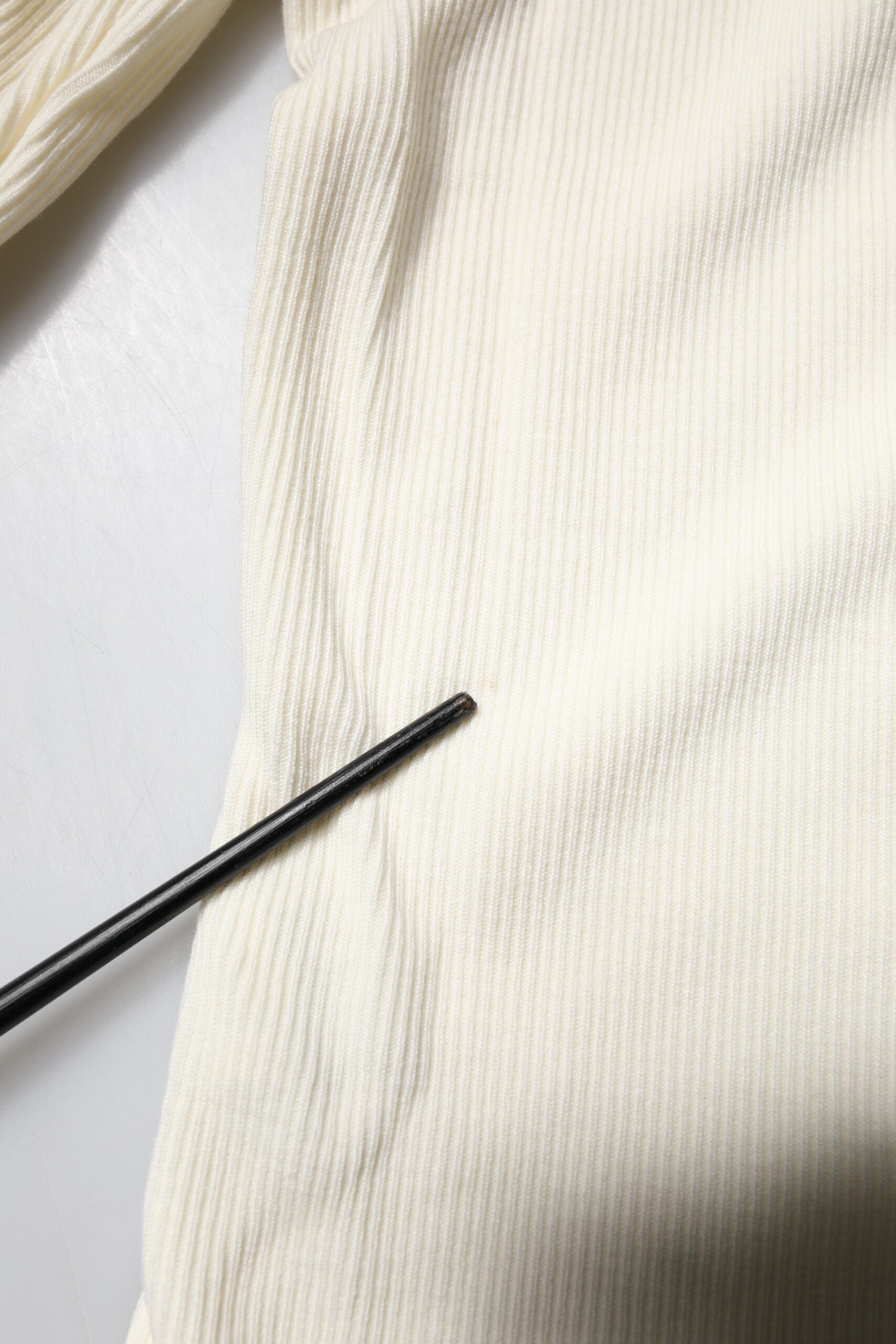 Dolce & Gabbana Cremefarbener Rollkragenpullover mit langen Ärmeln