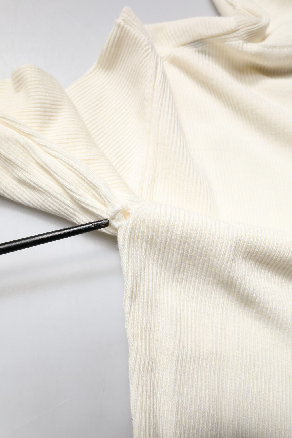 Dolce & Gabbana Cremefarbener Rollkragenpullover mit langen Ärmeln